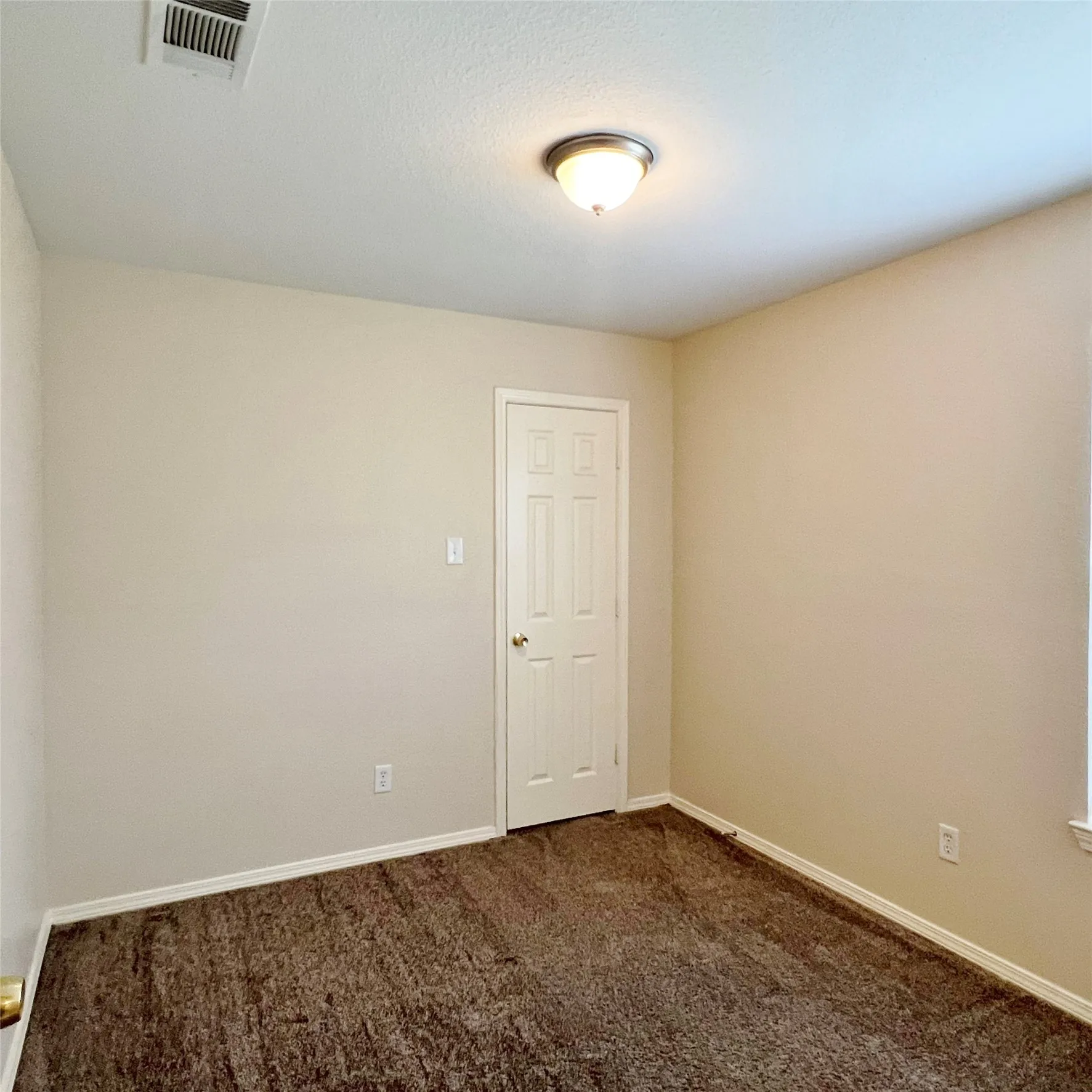 Duplex For Rent in Tarrant County , 7811 Novella Drive, Fort Worth, Texas 76134, 3 Bedroom, 2 Bathroom, 1 Garage spaces, 1,055 Sqft, built in 2006, mls#21304892, Real Estate Agent in Fort Worth, Homes For Rent in Tarrant county, Homes For Rent in Fort Worth, Realtor in Fort Worth Texas, Real Estate Brokerage Independent Realty Texas, Luminita Cordes Realtor