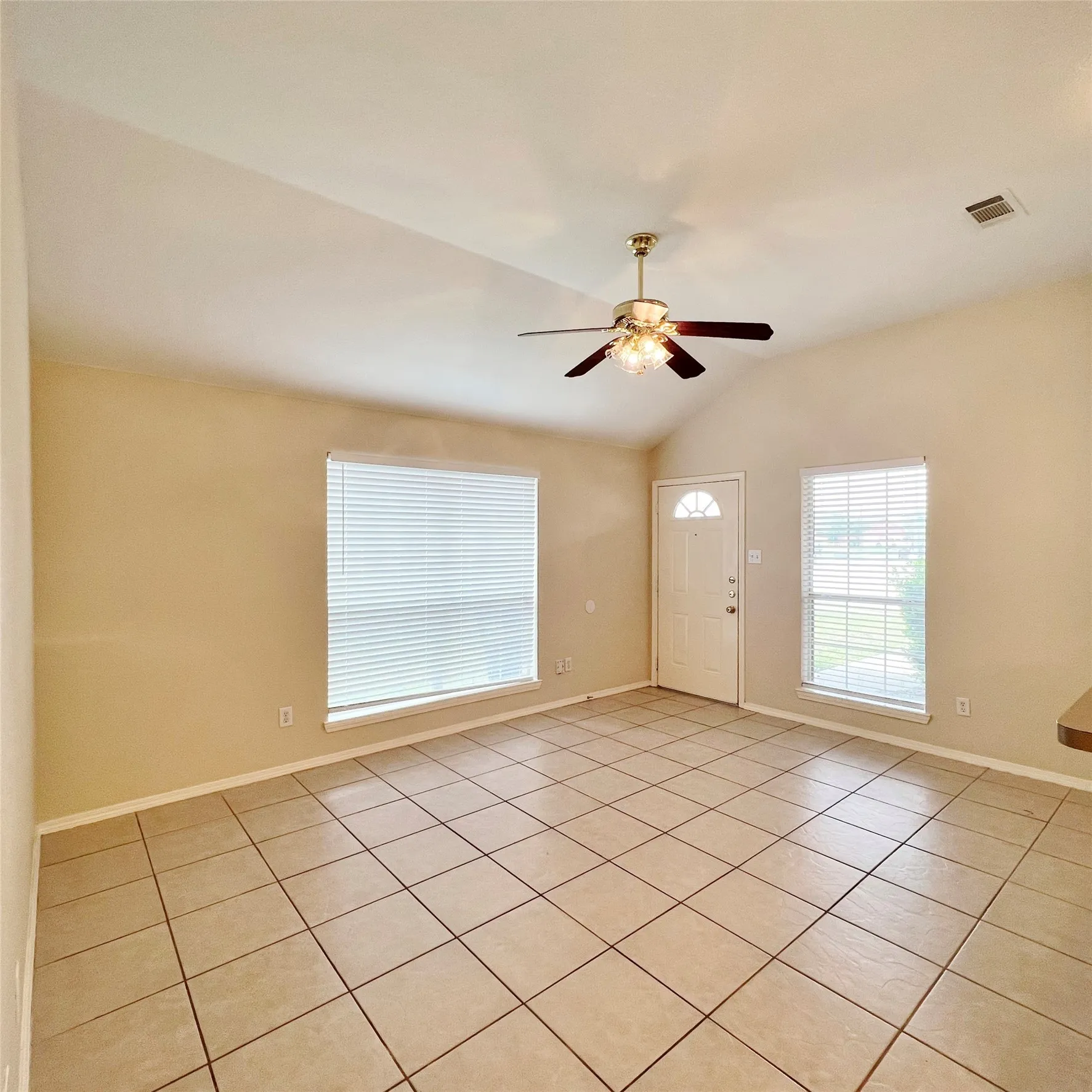 Duplex For Rent in Tarrant County , 7811 Novella Drive, Fort Worth, Texas 76134, 3 Bedroom, 2 Bathroom, 1 Garage spaces, 1,055 Sqft, built in 2006, mls#21304892, Real Estate Agent in Fort Worth, Homes For Rent in Tarrant county, Homes For Rent in Fort Worth, Realtor in Fort Worth Texas, Real Estate Brokerage Independent Realty Texas, Luminita Cordes Realtor