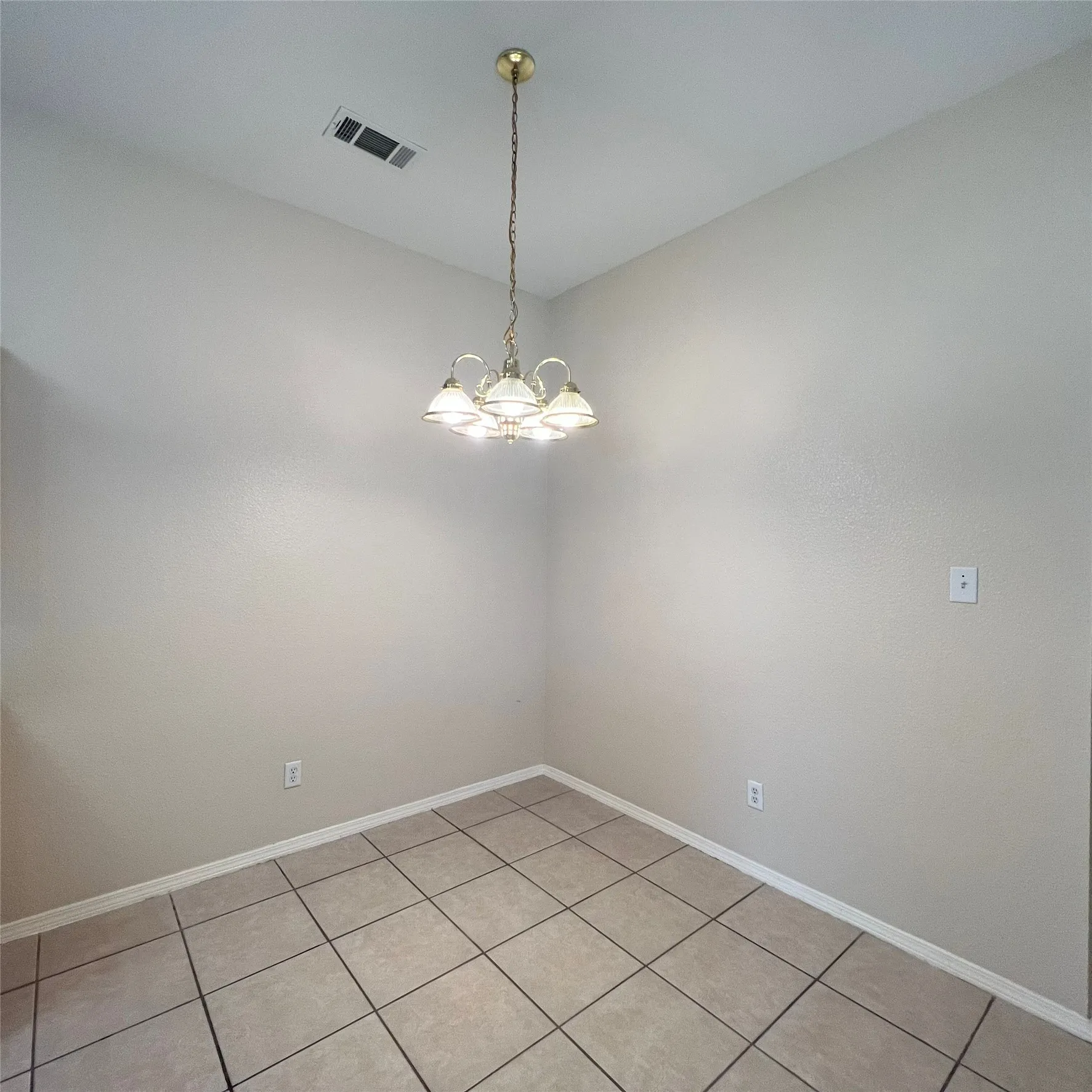 Duplex For Rent in Tarrant County , 7811 Novella Drive, Fort Worth, Texas 76134, 3 Bedroom, 2 Bathroom, 1 Garage spaces, 1,055 Sqft, built in 2006, mls#21304892, Real Estate Agent in Fort Worth, Homes For Rent in Tarrant county, Homes For Rent in Fort Worth, Realtor in Fort Worth Texas, Real Estate Brokerage Independent Realty Texas, Luminita Cordes Realtor