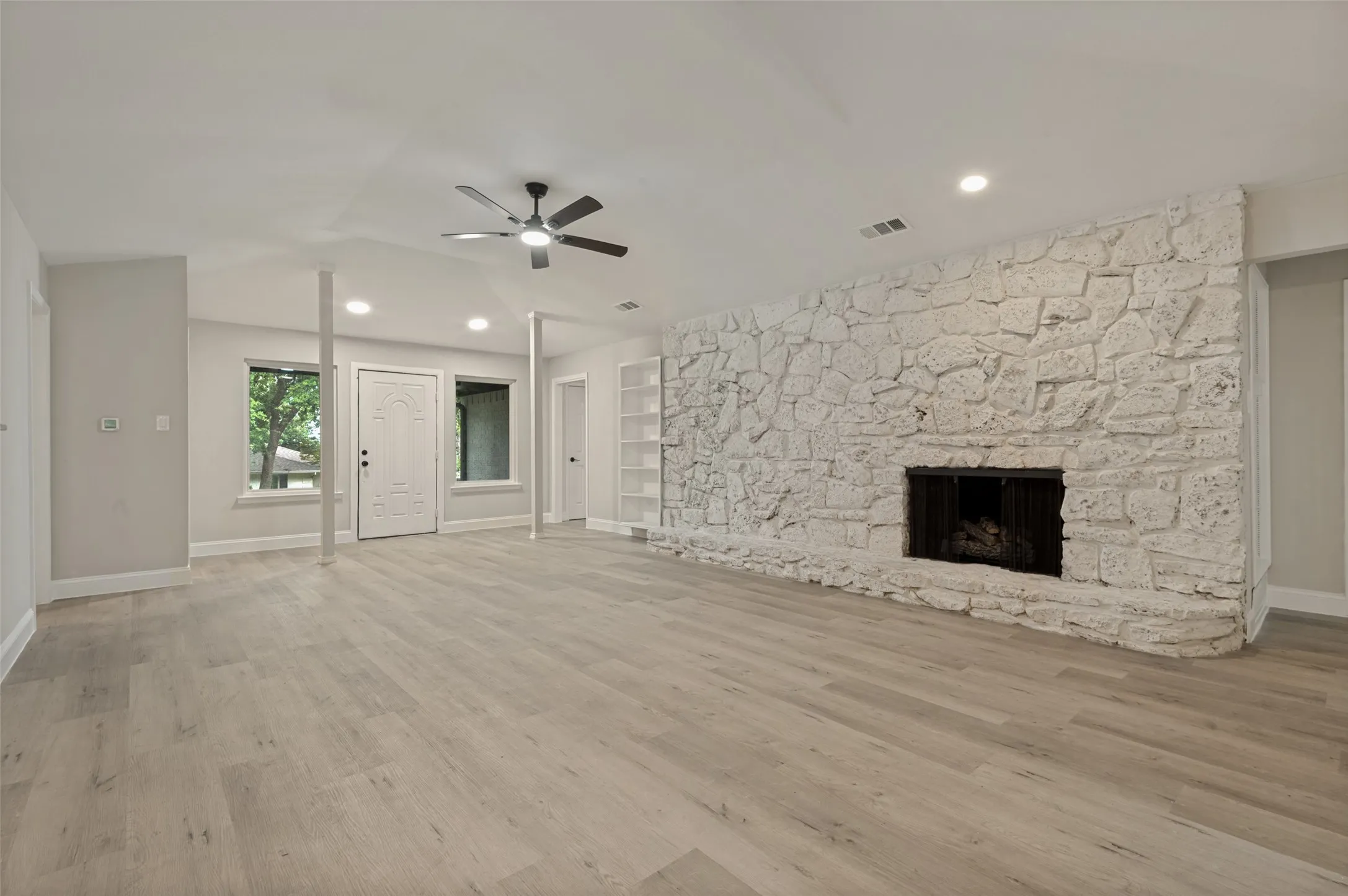 Single Family Residence For Sale in Tarrant County , 2117 Franklin Drive, Arlington, Texas 76011, 5 Bedroom, 4 Bathroom, 2 Garage spaces, 2,804 Sqft, built in 1973, mls#21303848, Real Estate Agent in Arlington, Homes For Sale in Tarrant county, Homes For Sale in Arlington, Realtor in Arlington Texas, Real Estate Brokerage Independent Realty Texas, Luminita Cordes Realtor