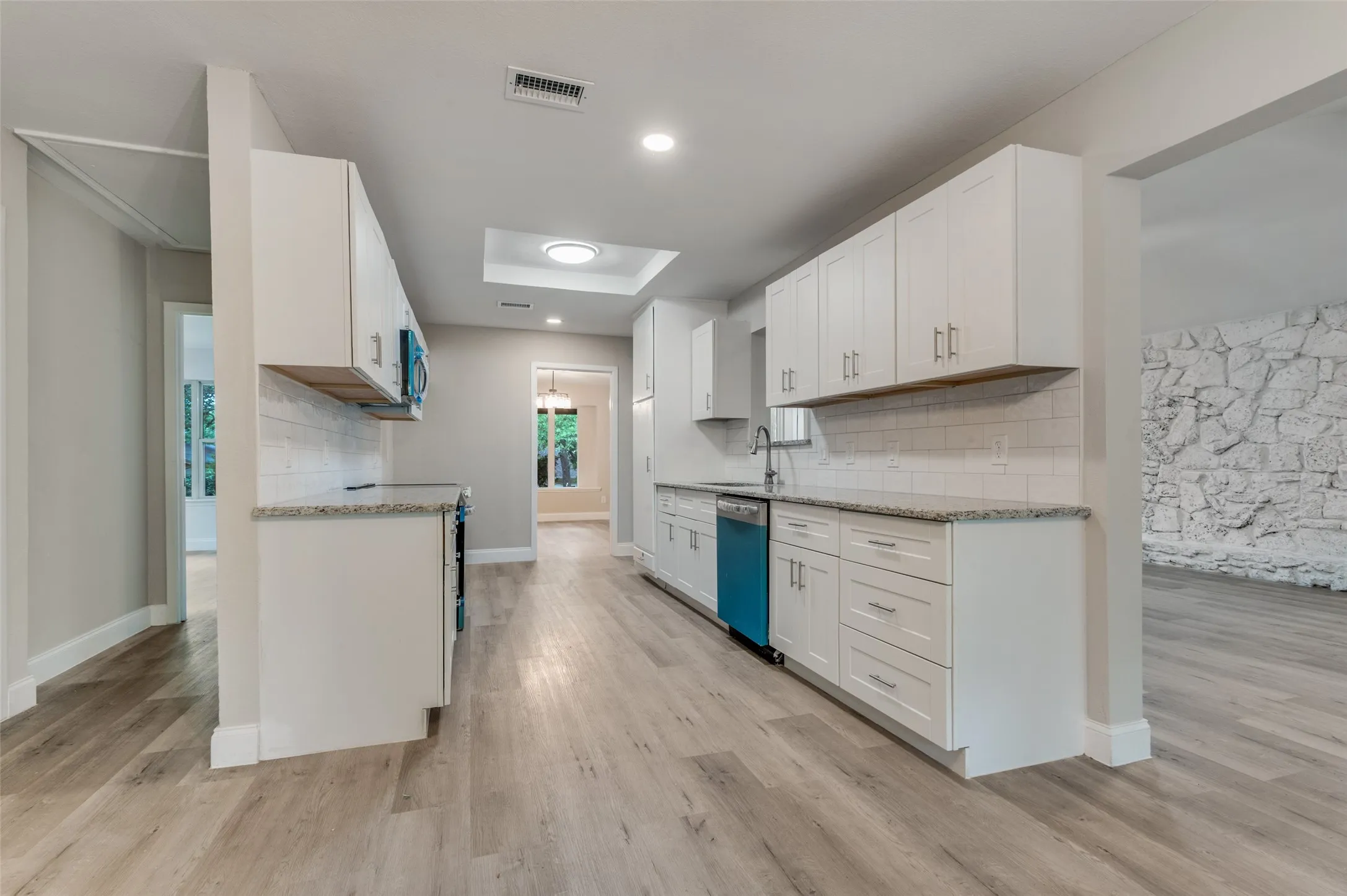 Single Family Residence For Sale in Tarrant County , 2117 Franklin Drive, Arlington, Texas 76011, 5 Bedroom, 4 Bathroom, 2 Garage spaces, 2,804 Sqft, built in 1973, mls#21303848, Real Estate Agent in Arlington, Homes For Sale in Tarrant county, Homes For Sale in Arlington, Realtor in Arlington Texas, Real Estate Brokerage Independent Realty Texas, Luminita Cordes Realtor