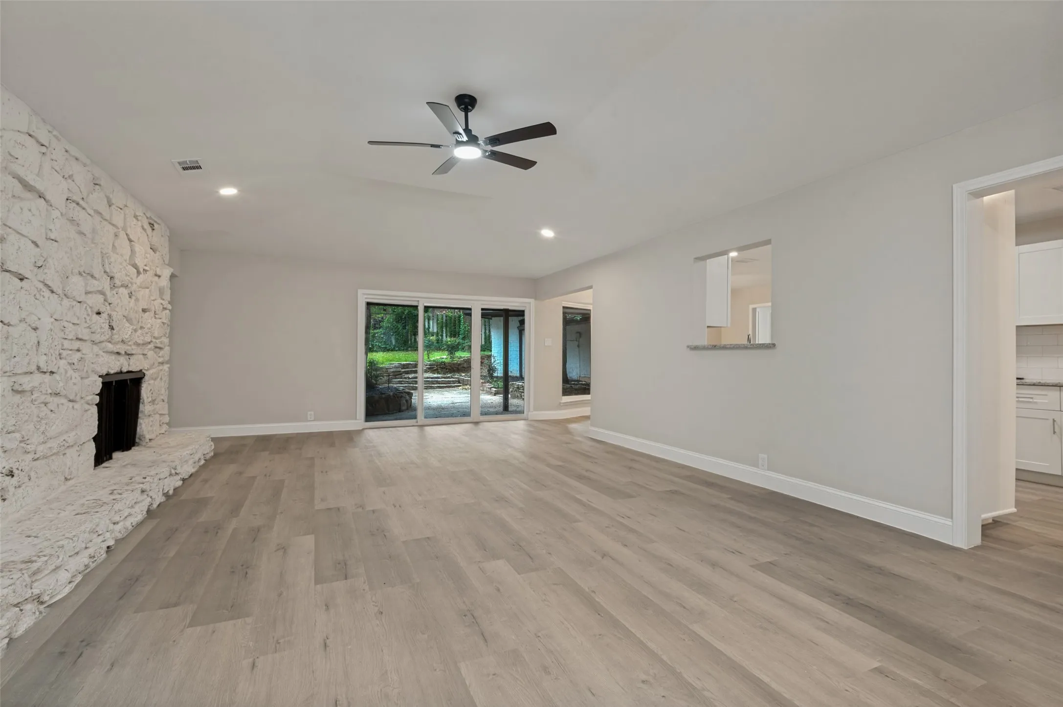 Single Family Residence For Sale in Tarrant County , 2117 Franklin Drive, Arlington, Texas 76011, 5 Bedroom, 4 Bathroom, 2 Garage spaces, 2,804 Sqft, built in 1973, mls#21303848, Real Estate Agent in Arlington, Homes For Sale in Tarrant county, Homes For Sale in Arlington, Realtor in Arlington Texas, Real Estate Brokerage Independent Realty Texas, Luminita Cordes Realtor