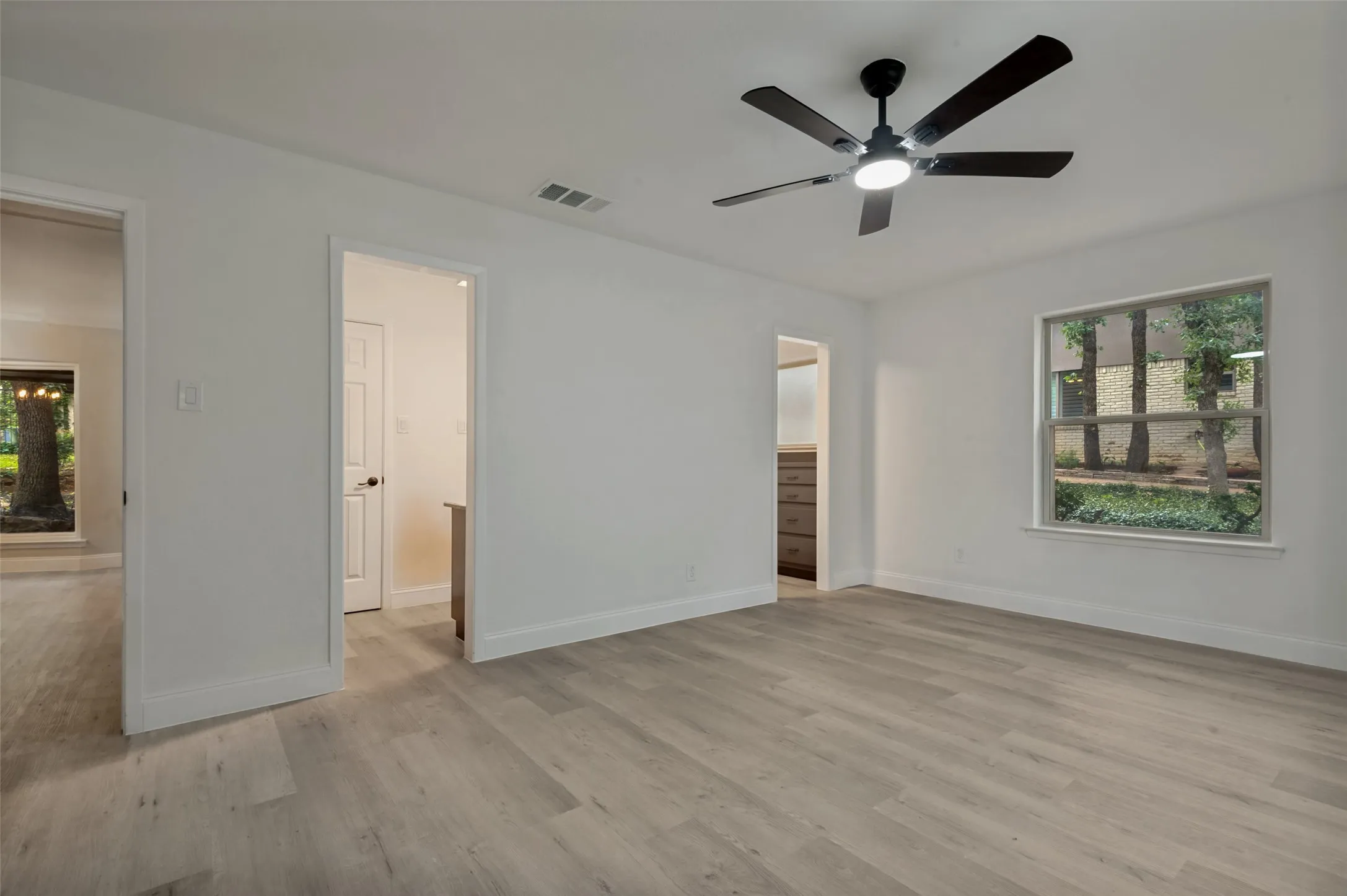 Single Family Residence For Sale in Tarrant County , 2117 Franklin Drive, Arlington, Texas 76011, 5 Bedroom, 4 Bathroom, 2 Garage spaces, 2,804 Sqft, built in 1973, mls#21303848, Real Estate Agent in Arlington, Homes For Sale in Tarrant county, Homes For Sale in Arlington, Realtor in Arlington Texas, Real Estate Brokerage Independent Realty Texas, Luminita Cordes Realtor