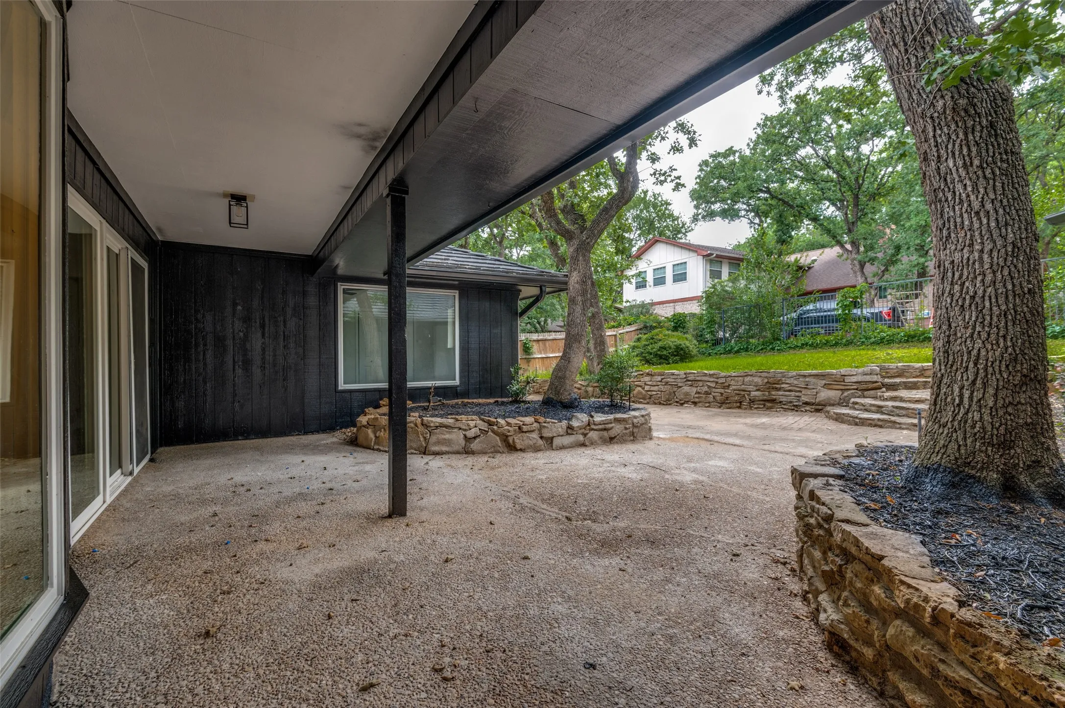 Single Family Residence For Sale in Tarrant County , 2117 Franklin Drive, Arlington, Texas 76011, 5 Bedroom, 4 Bathroom, 2 Garage spaces, 2,804 Sqft, built in 1973, mls#21303848, Real Estate Agent in Arlington, Homes For Sale in Tarrant county, Homes For Sale in Arlington, Realtor in Arlington Texas, Real Estate Brokerage Independent Realty Texas, Luminita Cordes Realtor