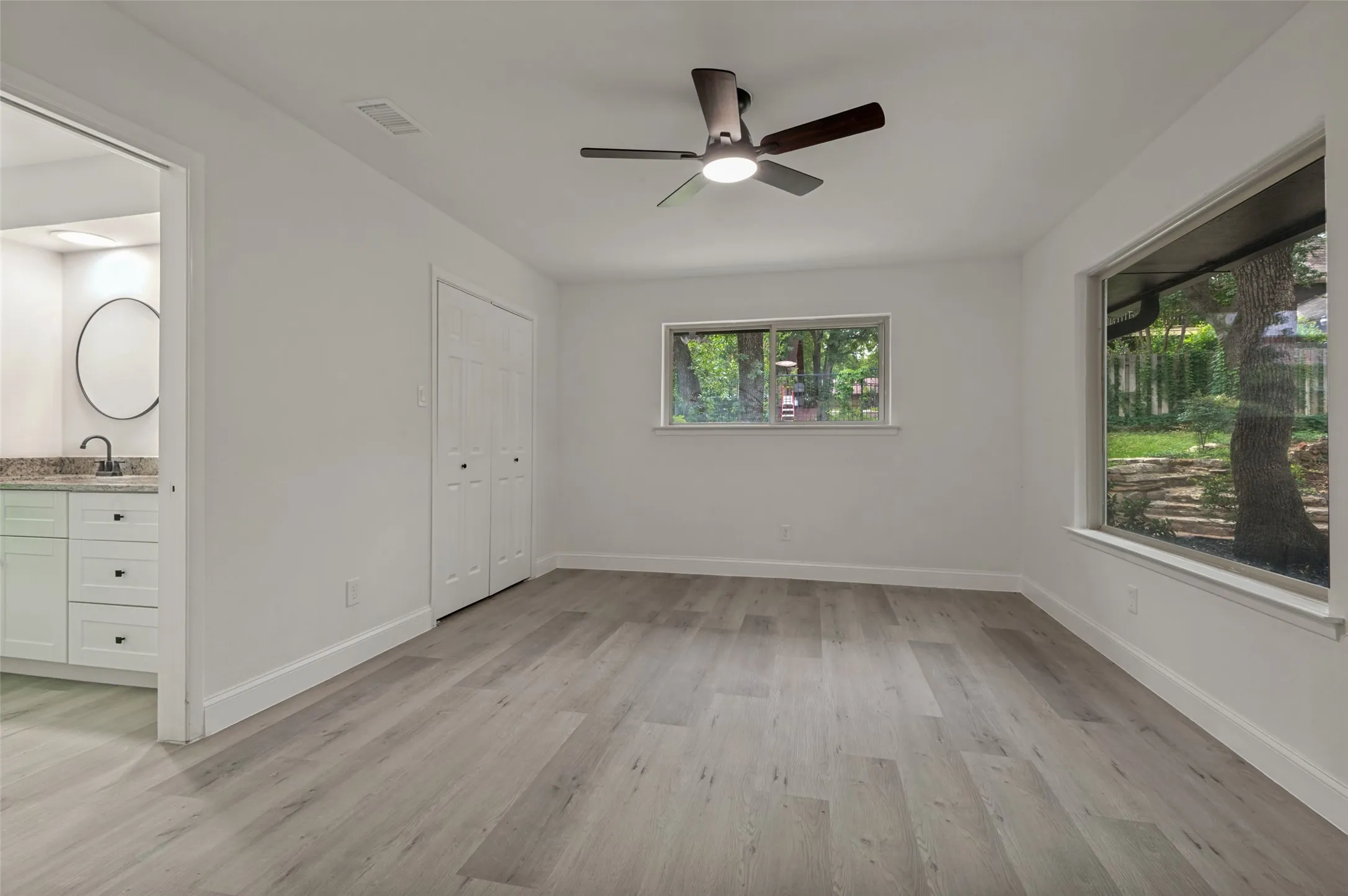 Single Family Residence For Sale in Tarrant County , 2117 Franklin Drive, Arlington, Texas 76011, 5 Bedroom, 4 Bathroom, 2 Garage spaces, 2,804 Sqft, built in 1973, mls#21303848, Real Estate Agent in Arlington, Homes For Sale in Tarrant county, Homes For Sale in Arlington, Realtor in Arlington Texas, Real Estate Brokerage Independent Realty Texas, Luminita Cordes Realtor