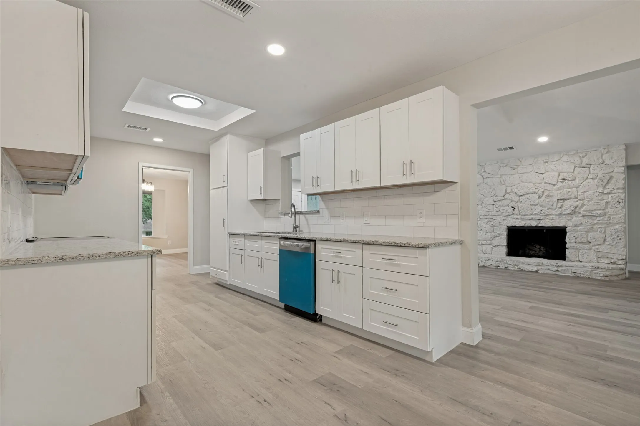 Single Family Residence For Sale in Tarrant County , 2117 Franklin Drive, Arlington, Texas 76011, 5 Bedroom, 4 Bathroom, 2 Garage spaces, 2,804 Sqft, built in 1973, mls#21303848, Real Estate Agent in Arlington, Homes For Sale in Tarrant county, Homes For Sale in Arlington, Realtor in Arlington Texas, Real Estate Brokerage Independent Realty Texas, Luminita Cordes Realtor