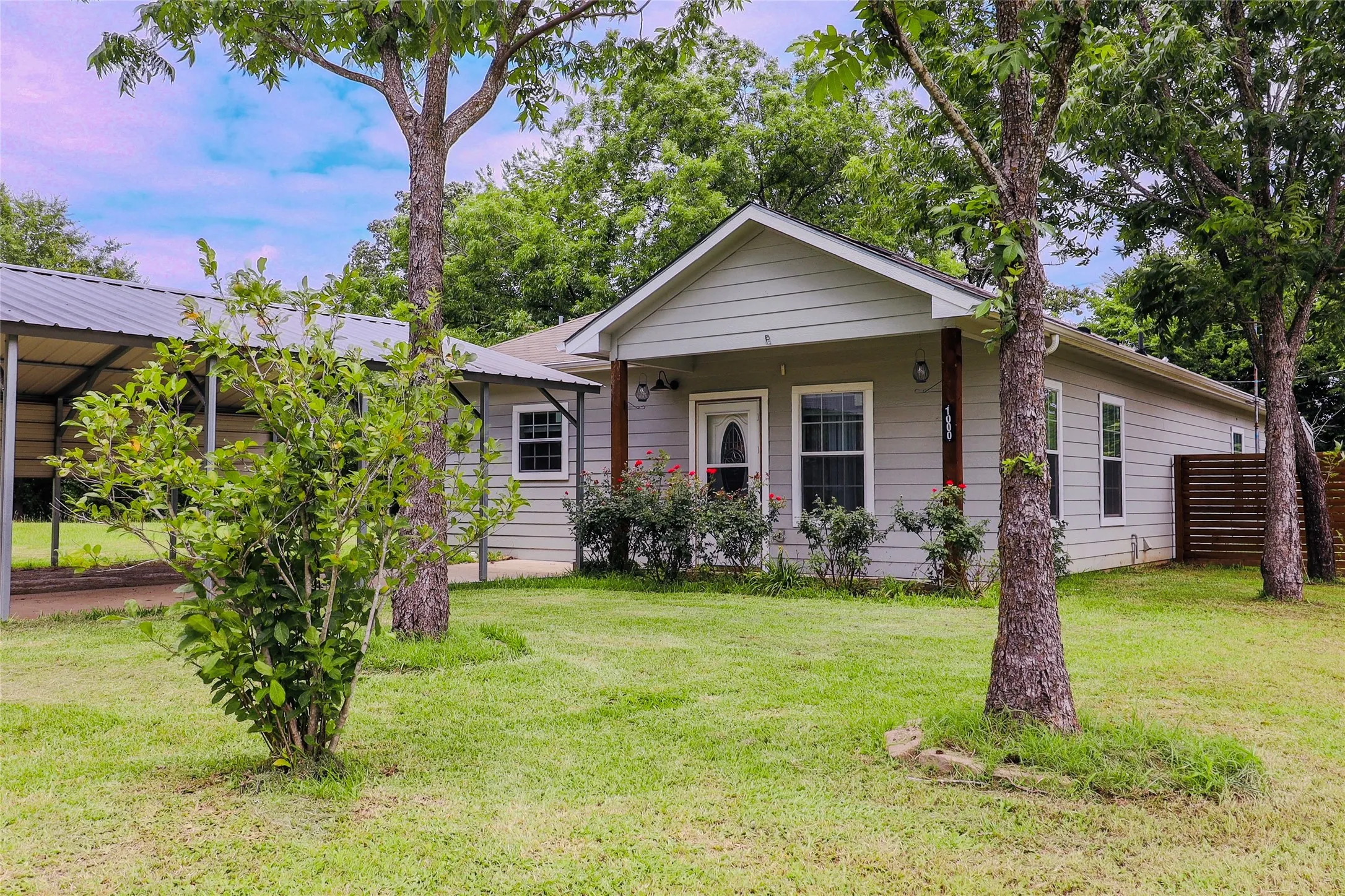 Single Family Residence For Sale in Van Zandt County , 1000 N Spring Street, Grand Saline, Texas 75140, 3 Bedroom, 2 Bathroom, Garage spaces, 1,440 Sqft, built in 2020, mls#21304903, Real Estate Agent in Grand Saline, Homes For Sale in Van Zandt county, Homes For Sale in Grand Saline, Realtor in Grand Saline Texas, Real Estate Brokerage Independent Realty Texas, Luminita Cordes Realtor