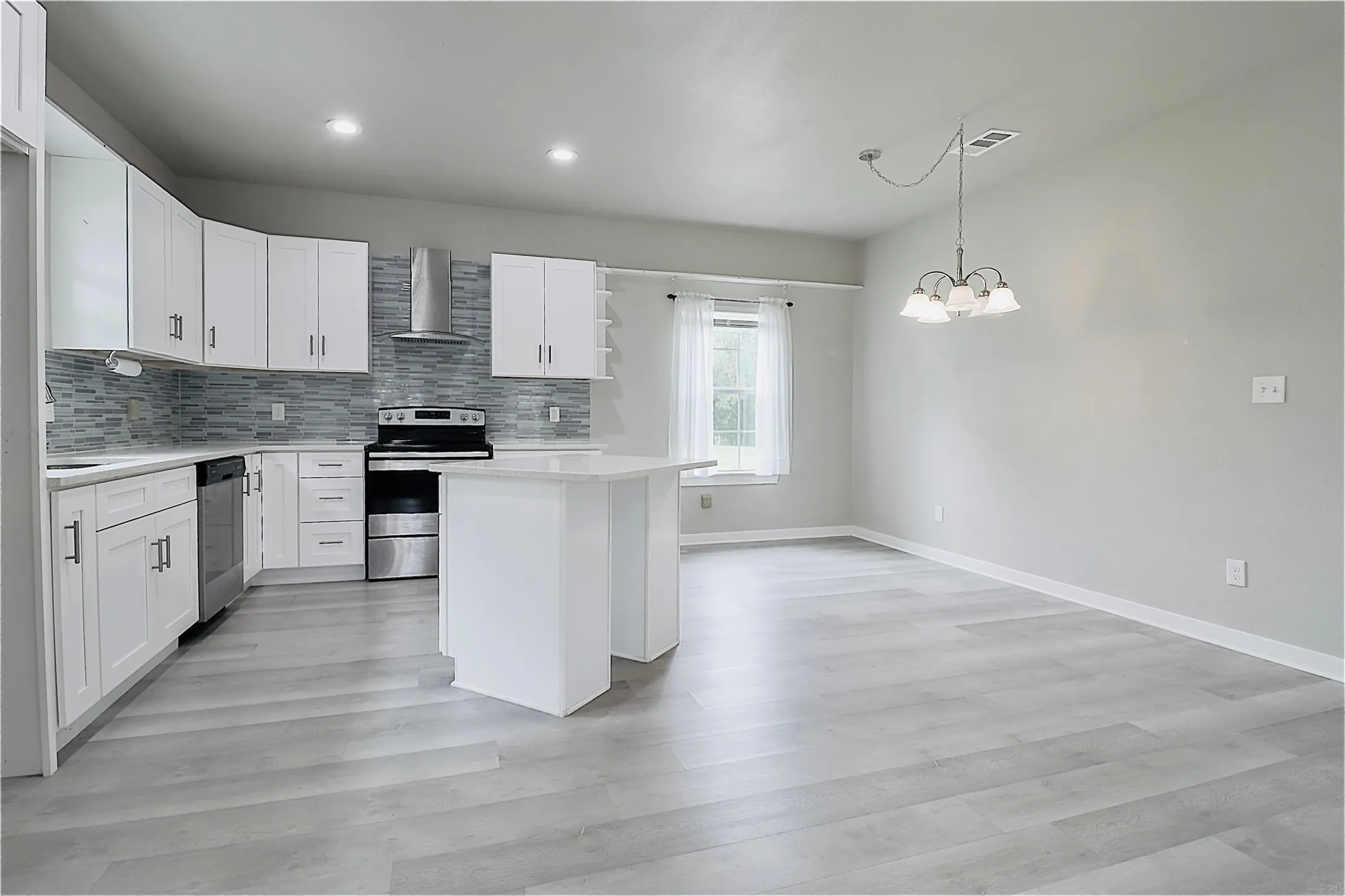 Single Family Residence For Sale in Van Zandt County , 1000 N Spring Street, Grand Saline, Texas 75140, 3 Bedroom, 2 Bathroom, Garage spaces, 1,440 Sqft, built in 2020, mls#21304903, Real Estate Agent in Grand Saline, Homes For Sale in Van Zandt county, Homes For Sale in Grand Saline, Realtor in Grand Saline Texas, Real Estate Brokerage Independent Realty Texas, Luminita Cordes Realtor