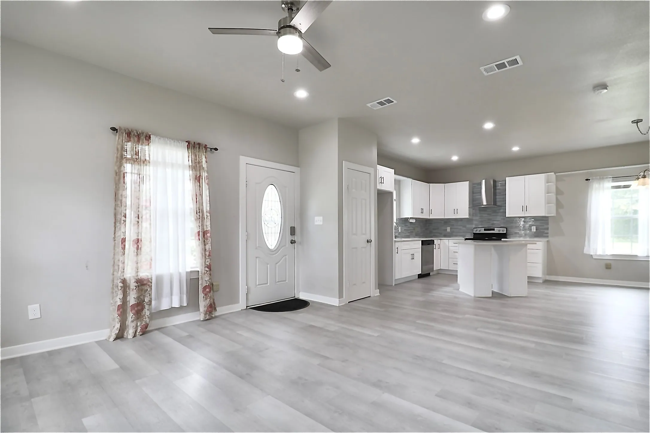 Single Family Residence For Sale in Van Zandt County , 1000 N Spring Street, Grand Saline, Texas 75140, 3 Bedroom, 2 Bathroom, Garage spaces, 1,440 Sqft, built in 2020, mls#21304903, Real Estate Agent in Grand Saline, Homes For Sale in Van Zandt county, Homes For Sale in Grand Saline, Realtor in Grand Saline Texas, Real Estate Brokerage Independent Realty Texas, Luminita Cordes Realtor