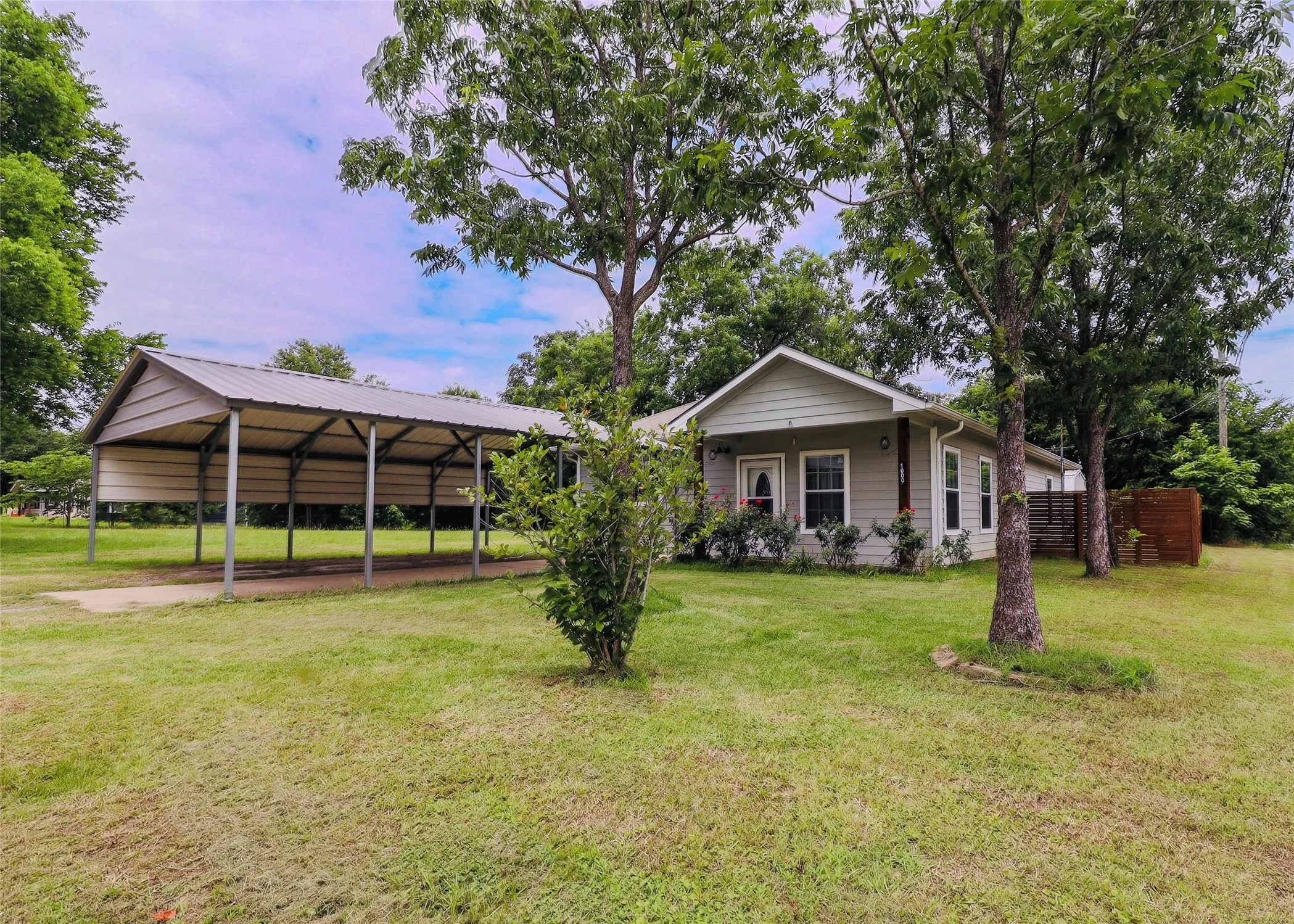 Single Family Residence For Sale in Van Zandt County , 1000 N Spring Street, Grand Saline, Texas 75140, 3 Bedroom, 2 Bathroom, Garage spaces, 1,440 Sqft, built in 2020, mls#21304903, Real Estate Agent in Grand Saline, Homes For Sale in Van Zandt county, Homes For Sale in Grand Saline, Realtor in Grand Saline Texas, Real Estate Brokerage Independent Realty Texas, Luminita Cordes Realtor