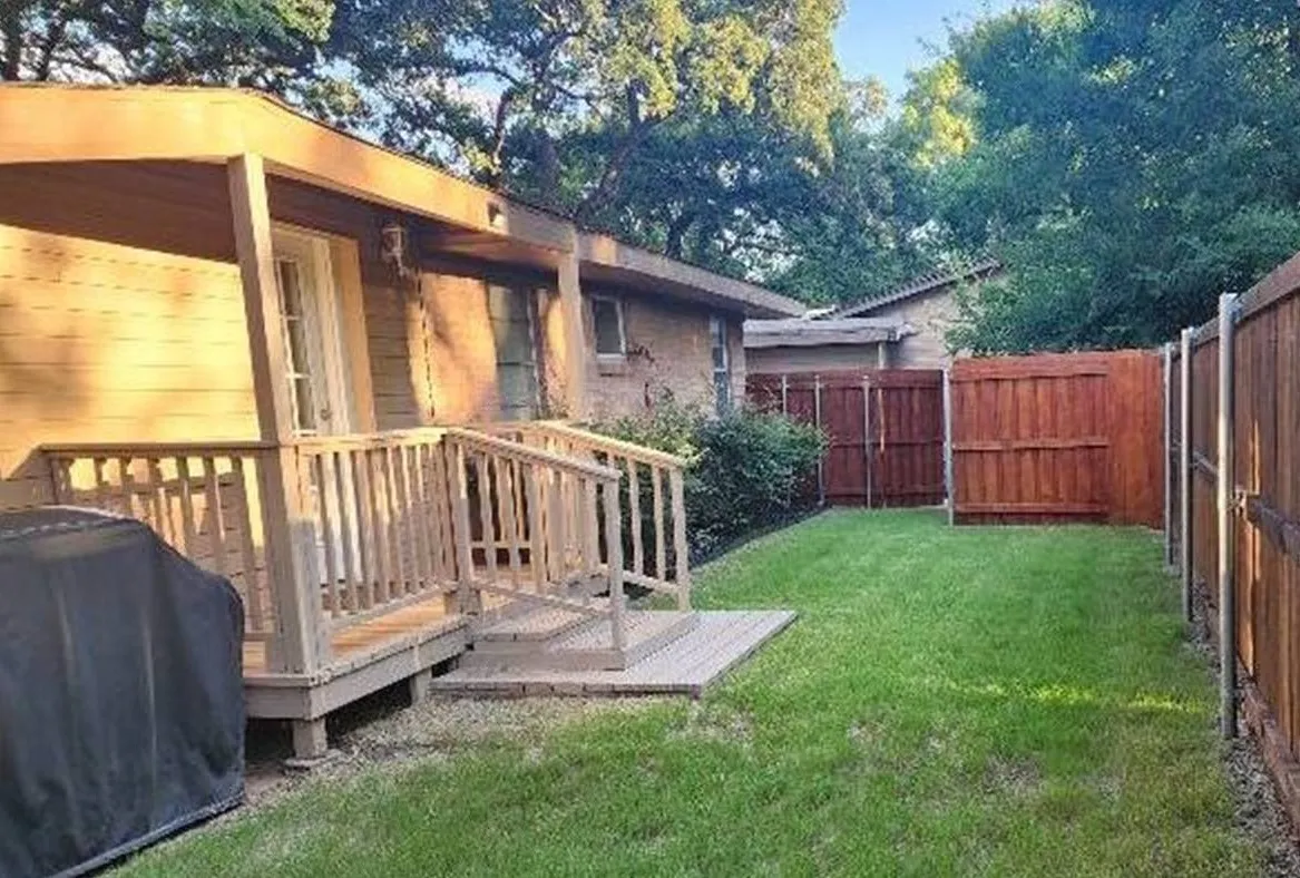 Single Family Residence For Rent in Tarrant County , 1218 N Center Street, Arlington, Texas 76011, 2 Bedroom, 1 Bathroom, Garage spaces, 768 Sqft, built in 1957, mls#21304662, Real Estate Agent in Arlington, Homes For Rent in Tarrant county, Homes For Rent in Arlington, Realtor in Arlington Texas, Real Estate Brokerage Independent Realty Texas, Luminita Cordes Realtor