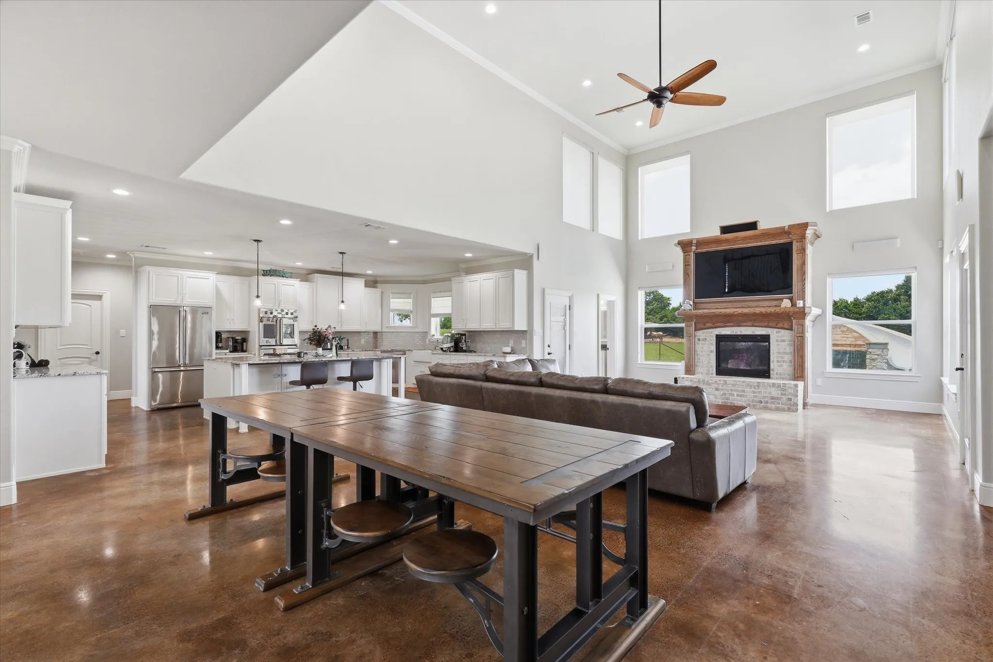 Single Family Residence For Sale in Grayson County , 89 Thornwood Lane, Van Alstyne, Texas 75495, 4 Bedroom, 4 Bathroom, 4 Garage spaces, 5,423 Sqft, built in 2018, mls#21304071, Real Estate Agent in Van Alstyne, Homes For Sale in Grayson county, Homes For Sale in Van Alstyne, Realtor in Van Alstyne Texas, Real Estate Brokerage Independent Realty Texas, Luminita Cordes Realtor
