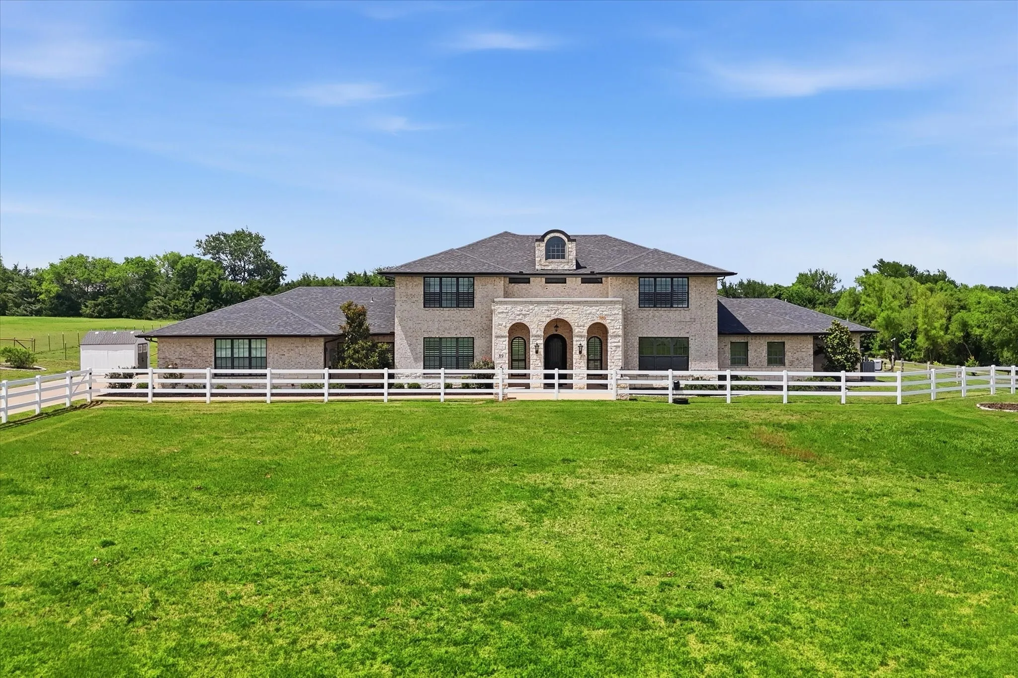 Single Family Residence For Sale in Grayson County , 89 Thornwood Lane, Van Alstyne, Texas 75495, 4 Bedroom, 4 Bathroom, 4 Garage spaces, 5,423 Sqft, built in 2018, mls#21304071, Real Estate Agent in Van Alstyne, Homes For Sale in Grayson county, Homes For Sale in Van Alstyne, Realtor in Van Alstyne Texas, Real Estate Brokerage Independent Realty Texas, Luminita Cordes Realtor