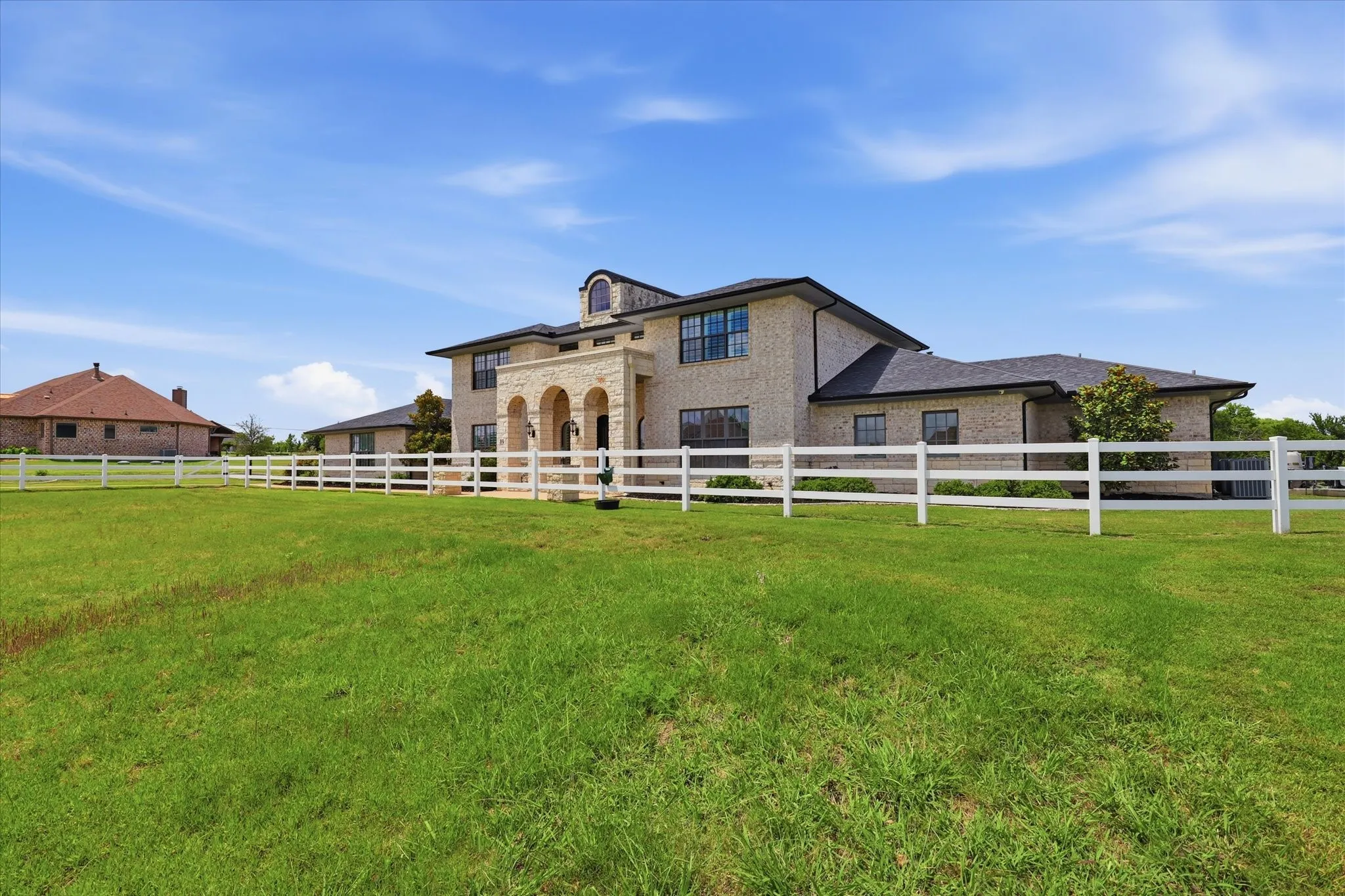 Single Family Residence For Sale in Grayson County , 89 Thornwood Lane, Van Alstyne, Texas 75495, 4 Bedroom, 4 Bathroom, 4 Garage spaces, 5,423 Sqft, built in 2018, mls#21304071, Real Estate Agent in Van Alstyne, Homes For Sale in Grayson county, Homes For Sale in Van Alstyne, Realtor in Van Alstyne Texas, Real Estate Brokerage Independent Realty Texas, Luminita Cordes Realtor