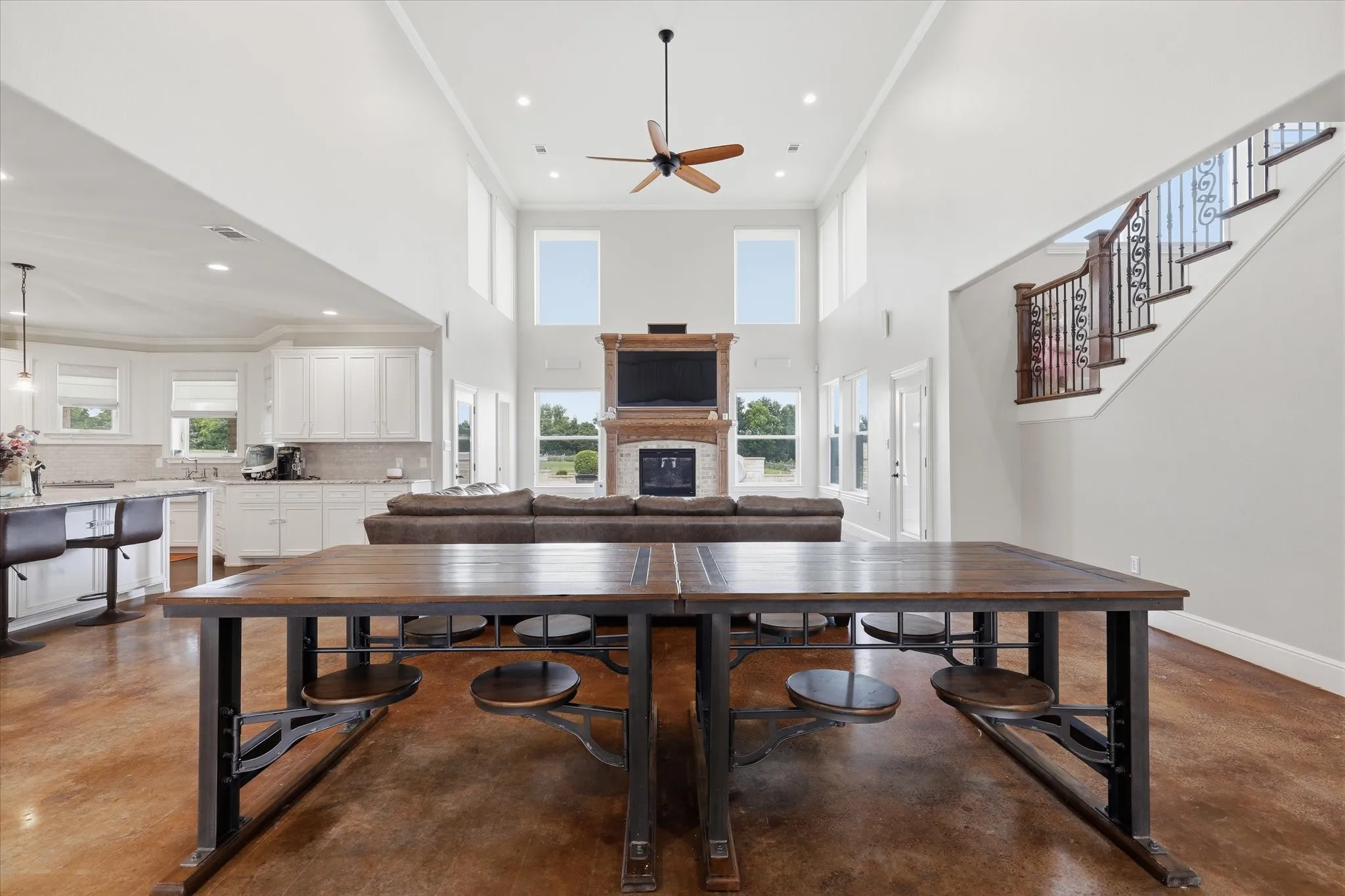 Single Family Residence For Sale in Grayson County , 89 Thornwood Lane, Van Alstyne, Texas 75495, 4 Bedroom, 4 Bathroom, 4 Garage spaces, 5,423 Sqft, built in 2018, mls#21304071, Real Estate Agent in Van Alstyne, Homes For Sale in Grayson county, Homes For Sale in Van Alstyne, Realtor in Van Alstyne Texas, Real Estate Brokerage Independent Realty Texas, Luminita Cordes Realtor