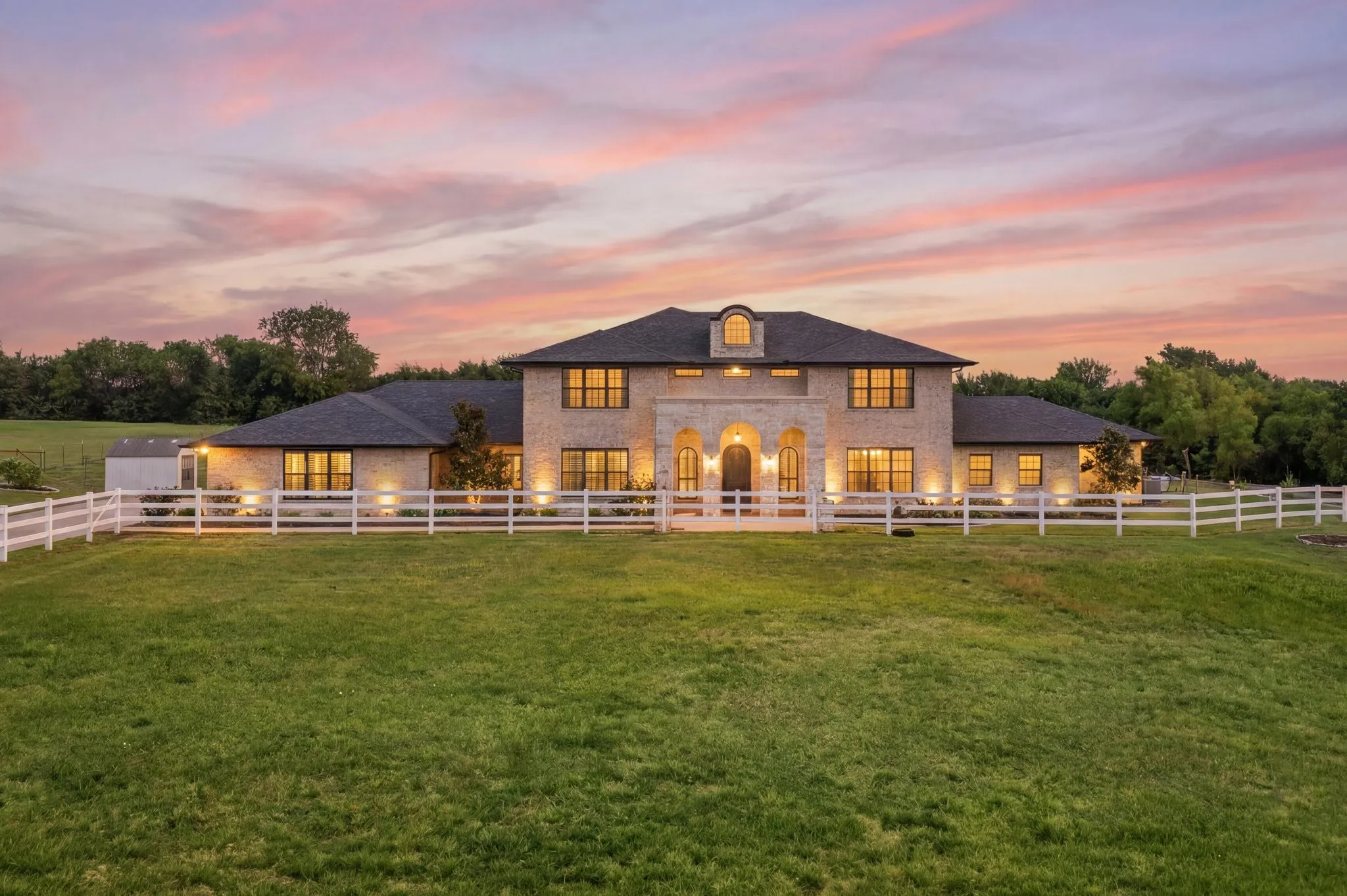 Single Family Residence For Sale in Grayson County , 89 Thornwood Lane, Van Alstyne, Texas 75495, 4 Bedroom, 4 Bathroom, 4 Garage spaces, 5,423 Sqft, built in 2018, mls#21304071, Real Estate Agent in Van Alstyne, Homes For Sale in Grayson county, Homes For Sale in Van Alstyne, Realtor in Van Alstyne Texas, Real Estate Brokerage Independent Realty Texas, Luminita Cordes Realtor
