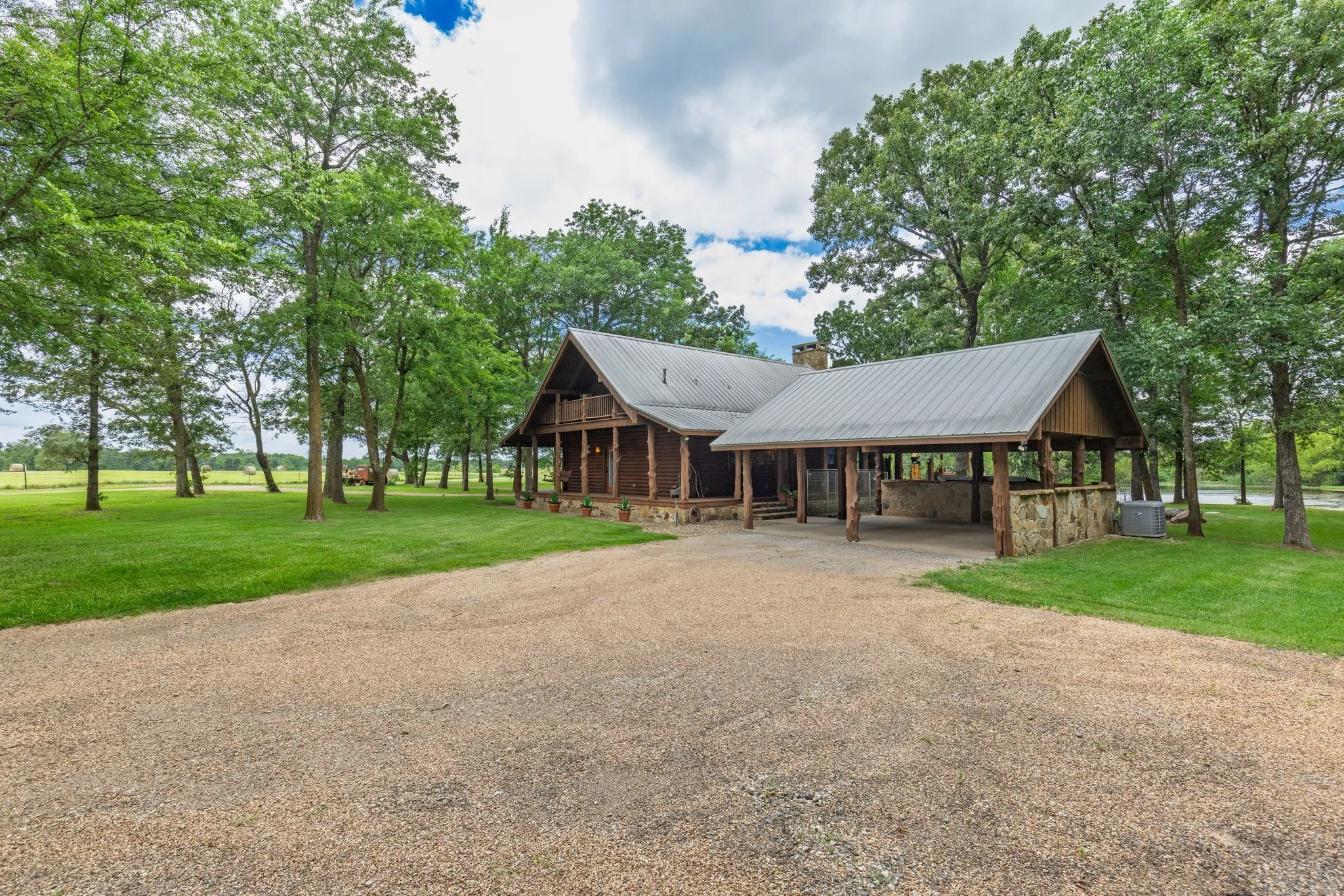 Farm For Sale in Hopkins County , 609 County Road 2421, Como, Texas 75431, 2 Bedroom, 2 Bathroom, Garage spaces, 1,681 Sqft, built in 2014, mls#21303827, Real Estate Agent in Como, Homes For Sale in Hopkins county, Homes For Sale in Como, Realtor in Como Texas, Real Estate Brokerage Independent Realty Texas, Luminita Cordes Realtor