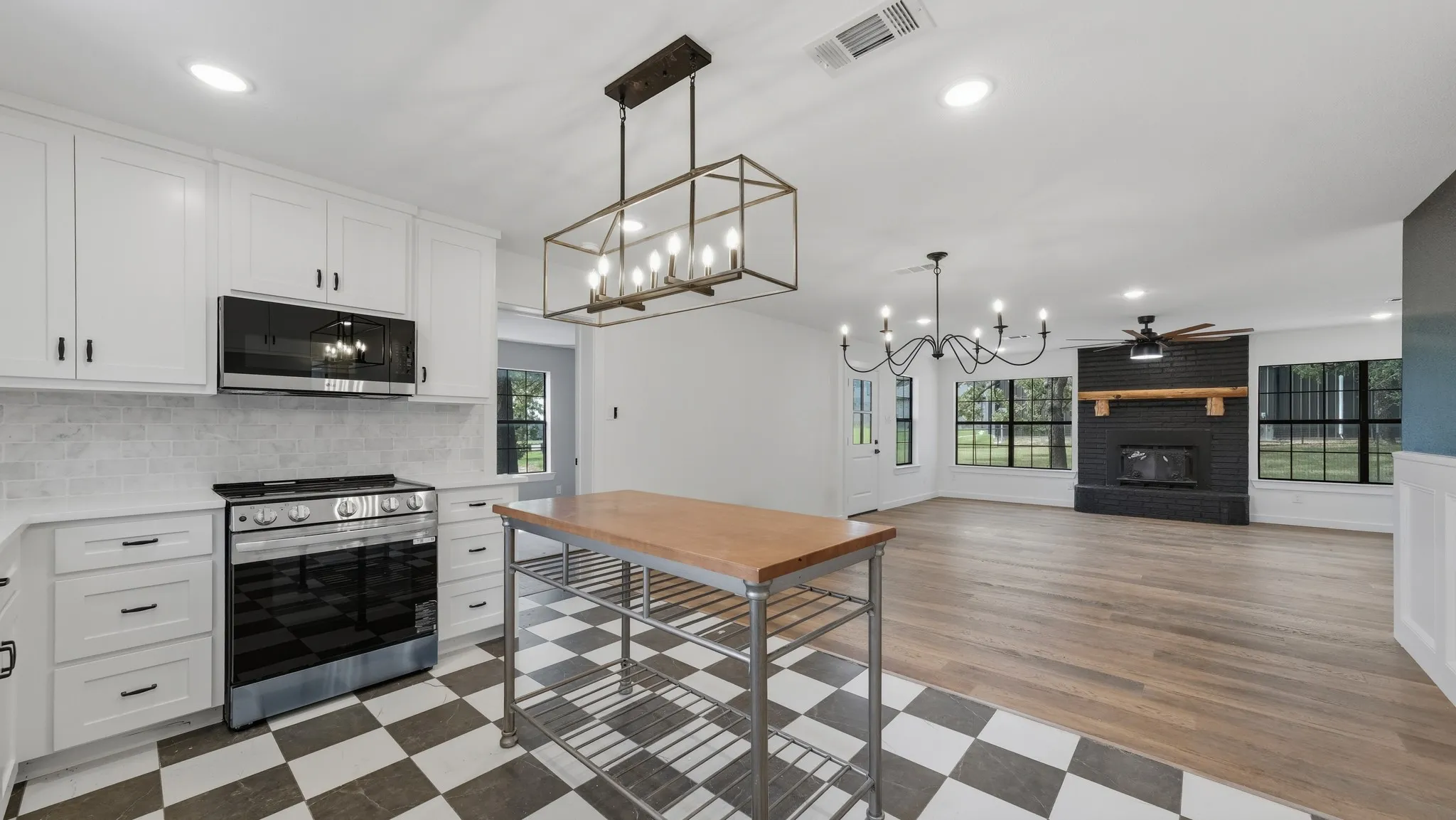 Single Family Residence For Sale in Parker County , 109 Aslan Road, Poolville, Texas 76487, 4 Bedroom, 3 Bathroom, 2 Garage spaces, 1,880 Sqft, built in 1968, mls#21304914, Real Estate Agent in Poolville, Homes For Sale in Parker county, Homes For Sale in Poolville, Realtor in Poolville Texas, Real Estate Brokerage Independent Realty Texas, Luminita Cordes Realtor