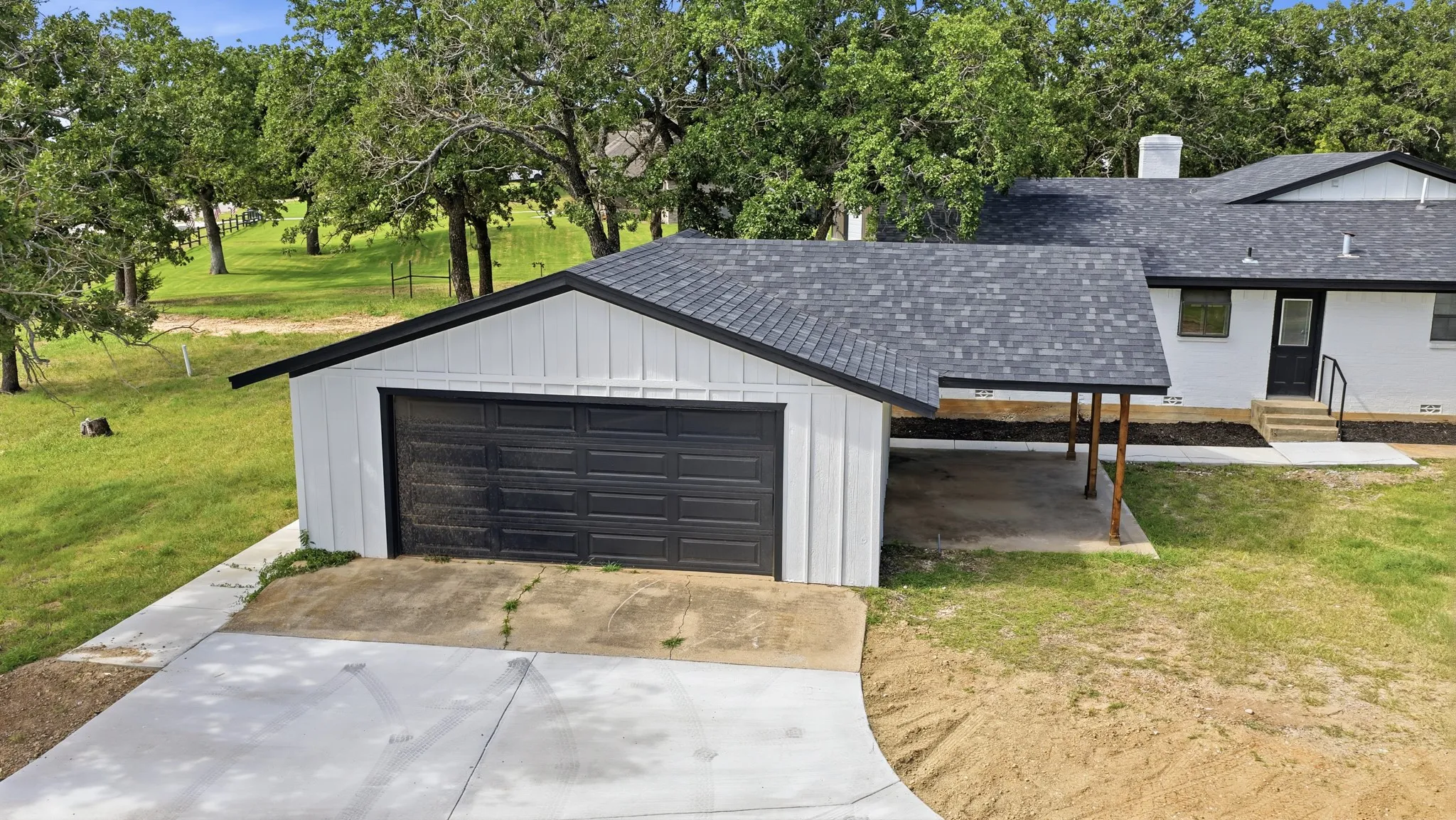 Single Family Residence For Sale in Parker County , 109 Aslan Road, Poolville, Texas 76487, 4 Bedroom, 3 Bathroom, 2 Garage spaces, 1,880 Sqft, built in 1968, mls#21304914, Real Estate Agent in Poolville, Homes For Sale in Parker county, Homes For Sale in Poolville, Realtor in Poolville Texas, Real Estate Brokerage Independent Realty Texas, Luminita Cordes Realtor