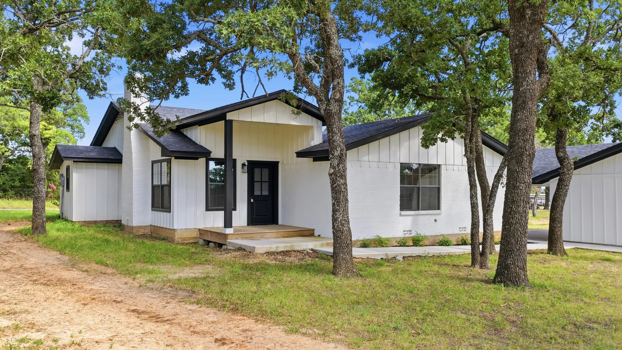 Single Family Residence For Sale in Parker County , 109 Aslan Road, Poolville, Texas 76487, 4 Bedroom, 3 Bathroom, 2 Garage spaces, 1,880 Sqft, built in 1968, mls#21304914, Real Estate Agent in Poolville, Homes For Sale in Parker county, Homes For Sale in Poolville, Realtor in Poolville Texas, Real Estate Brokerage Independent Realty Texas, Luminita Cordes Realtor