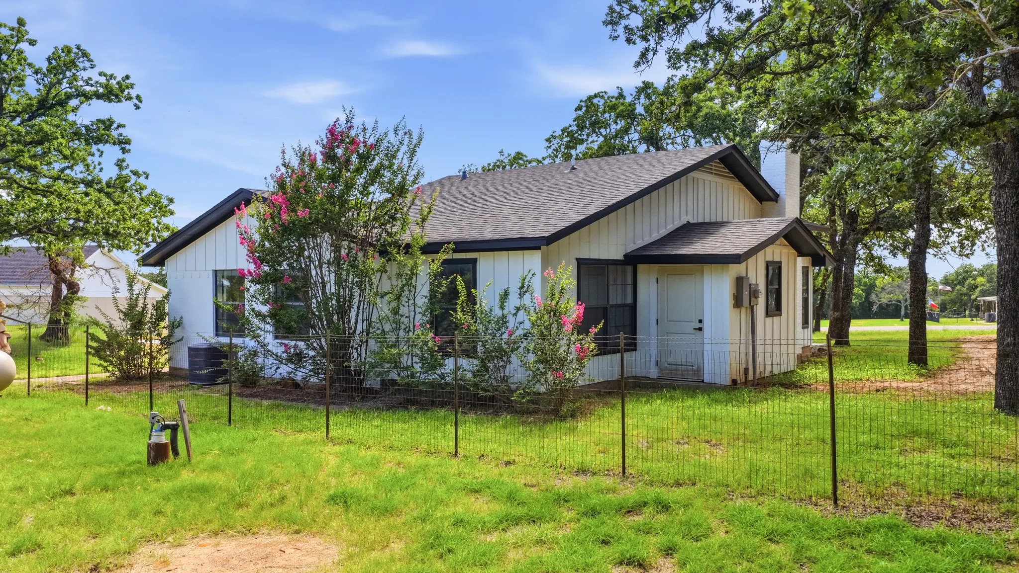 Single Family Residence For Sale in Parker County , 109 Aslan Road, Poolville, Texas 76487, 4 Bedroom, 3 Bathroom, 2 Garage spaces, 1,880 Sqft, built in 1968, mls#21304914, Real Estate Agent in Poolville, Homes For Sale in Parker county, Homes For Sale in Poolville, Realtor in Poolville Texas, Real Estate Brokerage Independent Realty Texas, Luminita Cordes Realtor