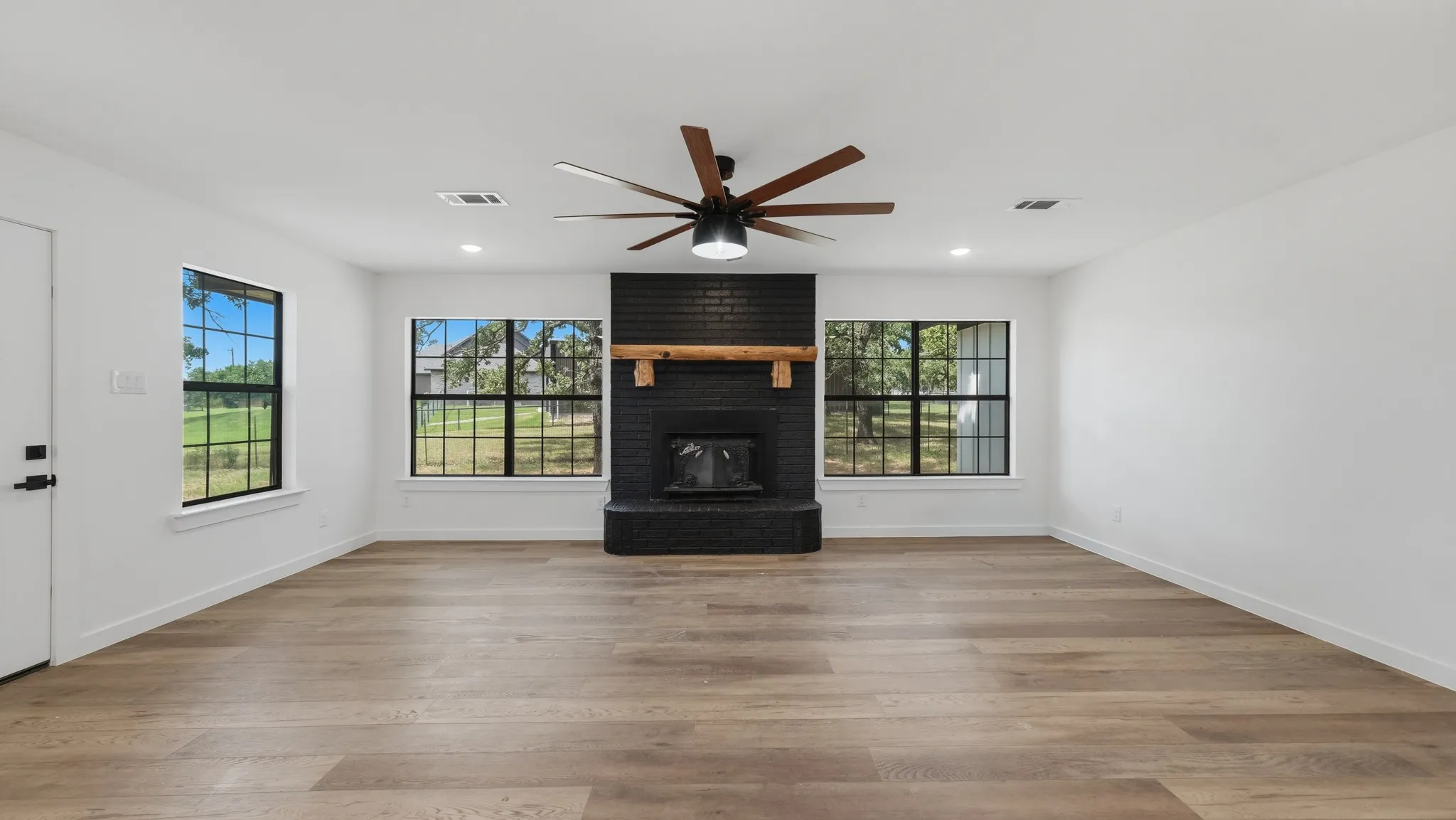 Single Family Residence For Sale in Parker County , 109 Aslan Road, Poolville, Texas 76487, 4 Bedroom, 3 Bathroom, 2 Garage spaces, 1,880 Sqft, built in 1968, mls#21304914, Real Estate Agent in Poolville, Homes For Sale in Parker county, Homes For Sale in Poolville, Realtor in Poolville Texas, Real Estate Brokerage Independent Realty Texas, Luminita Cordes Realtor