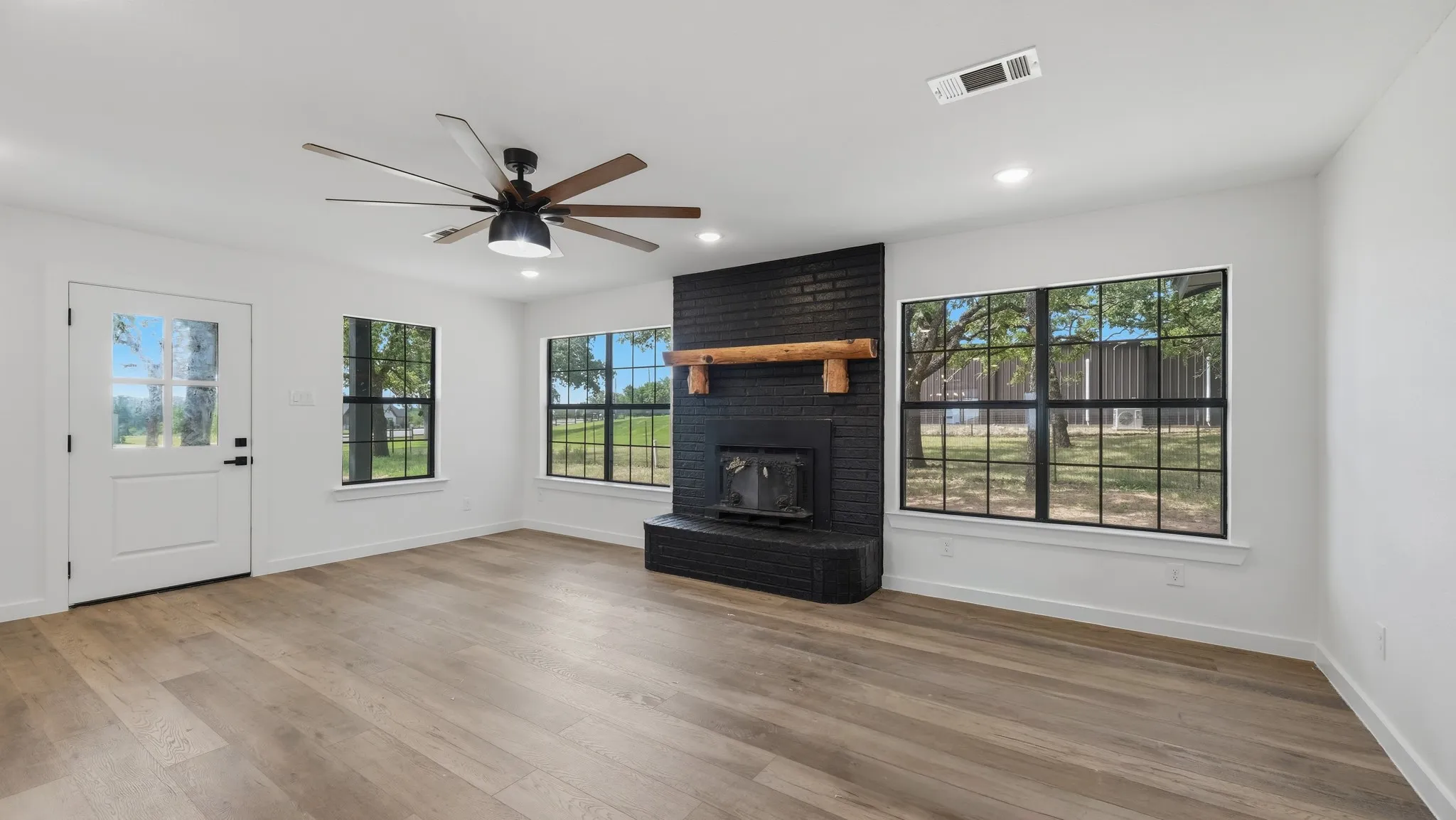 Single Family Residence For Sale in Parker County , 109 Aslan Road, Poolville, Texas 76487, 4 Bedroom, 3 Bathroom, 2 Garage spaces, 1,880 Sqft, built in 1968, mls#21304914, Real Estate Agent in Poolville, Homes For Sale in Parker county, Homes For Sale in Poolville, Realtor in Poolville Texas, Real Estate Brokerage Independent Realty Texas, Luminita Cordes Realtor