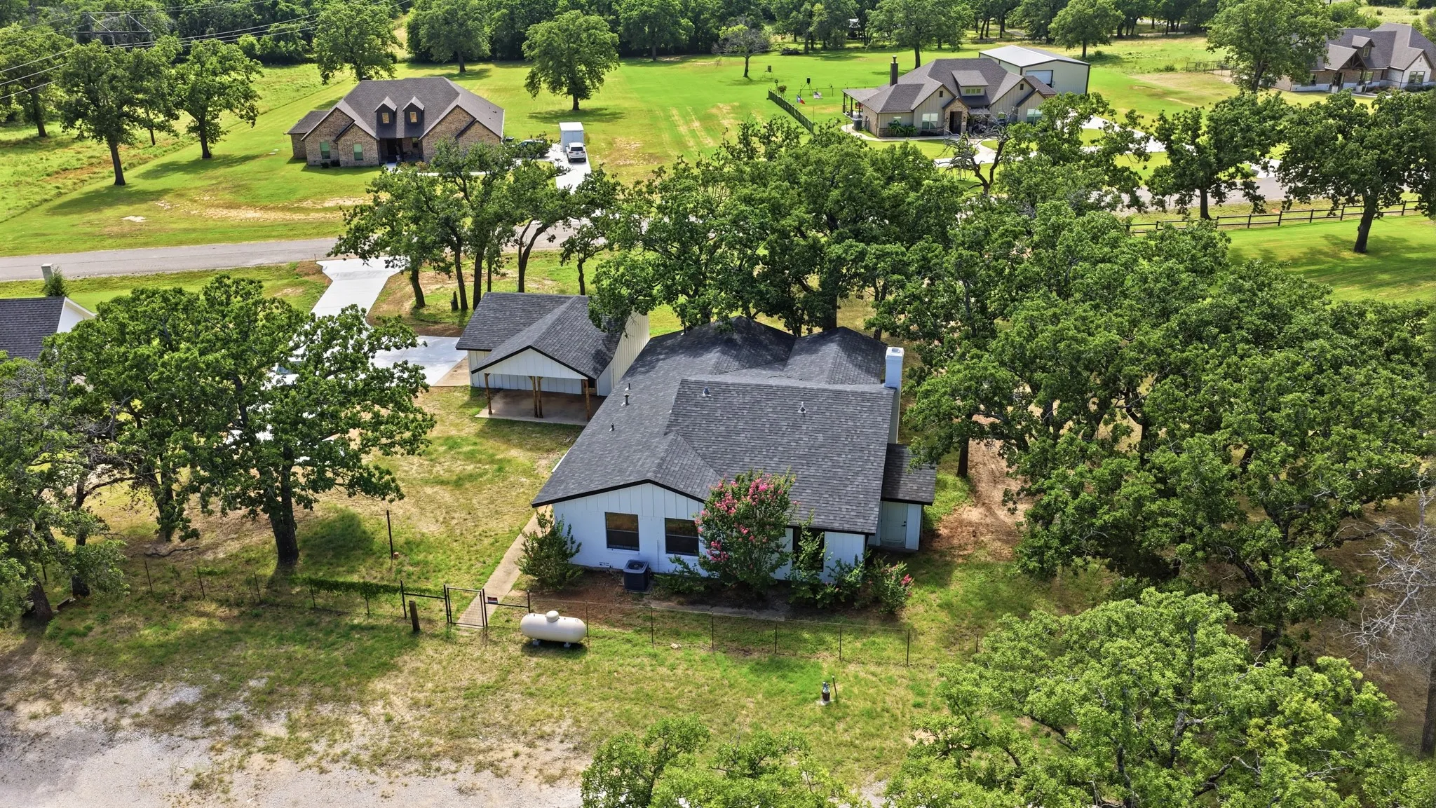 Single Family Residence For Sale in Parker County , 109 Aslan Road, Poolville, Texas 76487, 4 Bedroom, 3 Bathroom, 2 Garage spaces, 1,880 Sqft, built in 1968, mls#21304914, Real Estate Agent in Poolville, Homes For Sale in Parker county, Homes For Sale in Poolville, Realtor in Poolville Texas, Real Estate Brokerage Independent Realty Texas, Luminita Cordes Realtor