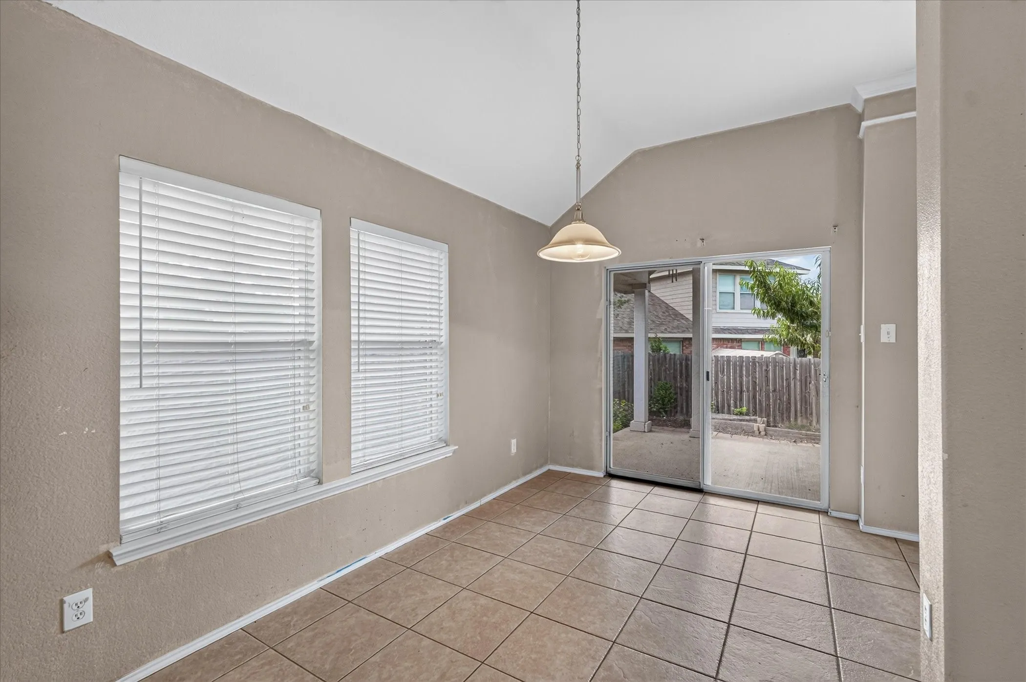 Single Family Residence For Rent in Dallas County , 419 Red Sage Lane, Duncanville, Texas 75137, 3 Bedroom, 2 Bathroom, 2 Garage spaces, 2,058 Sqft, built in 2004, mls#21304963, Real Estate Agent in Duncanville, Homes For Rent in Dallas county, Homes For Rent in Duncanville, Realtor in Duncanville Texas, Real Estate Brokerage Independent Realty Texas, Luminita Cordes Realtor