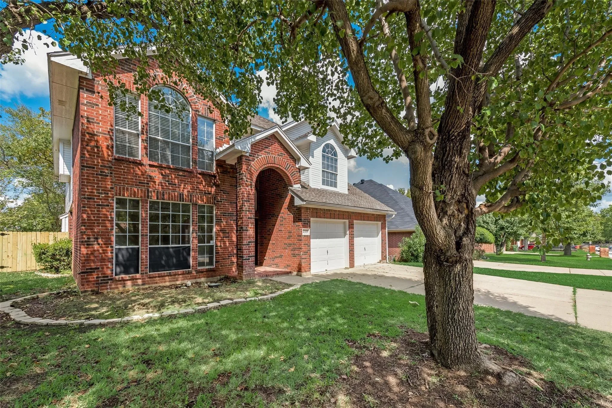 Single Family Residence For Rent in Tarrant County , 4319 Vine Ridge Court, Arlington, Texas 76017, 4 Bedroom, 3 Bathroom, 2 Garage spaces, 2,873 Sqft, built in 1993, mls#21304991, Real Estate Agent in Arlington, Homes For Rent in Tarrant county, Homes For Rent in Arlington, Realtor in Arlington Texas, Real Estate Brokerage Independent Realty Texas, Luminita Cordes Realtor