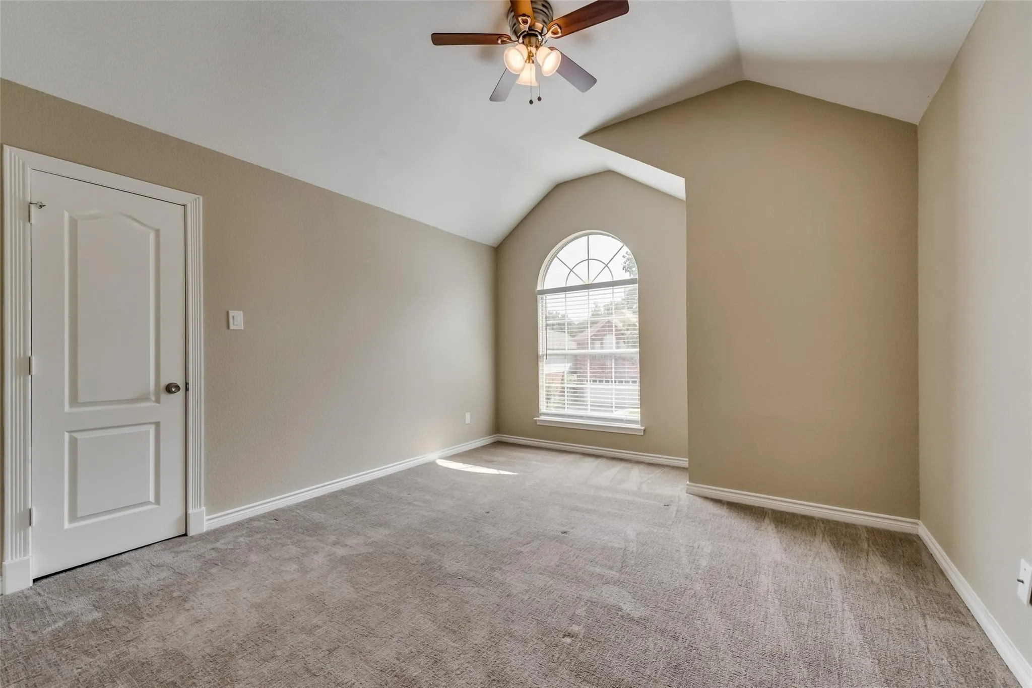 Single Family Residence For Rent in Tarrant County , 4319 Vine Ridge Court, Arlington, Texas 76017, 4 Bedroom, 3 Bathroom, 2 Garage spaces, 2,873 Sqft, built in 1993, mls#21304991, Real Estate Agent in Arlington, Homes For Rent in Tarrant county, Homes For Rent in Arlington, Realtor in Arlington Texas, Real Estate Brokerage Independent Realty Texas, Luminita Cordes Realtor