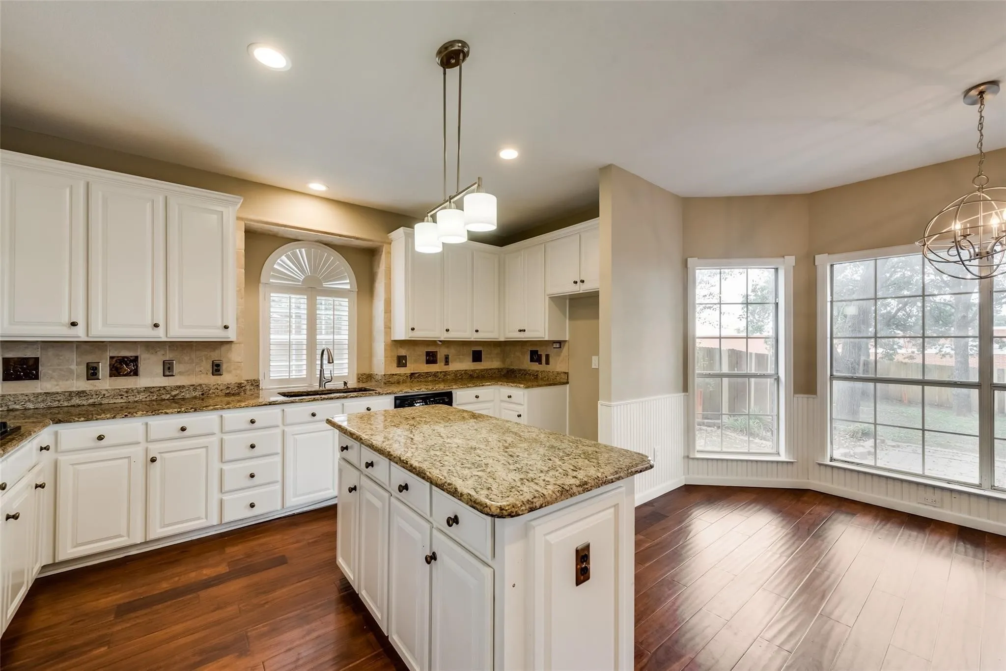 Single Family Residence For Rent in Tarrant County , 4319 Vine Ridge Court, Arlington, Texas 76017, 4 Bedroom, 3 Bathroom, 2 Garage spaces, 2,873 Sqft, built in 1993, mls#21304991, Real Estate Agent in Arlington, Homes For Rent in Tarrant county, Homes For Rent in Arlington, Realtor in Arlington Texas, Real Estate Brokerage Independent Realty Texas, Luminita Cordes Realtor