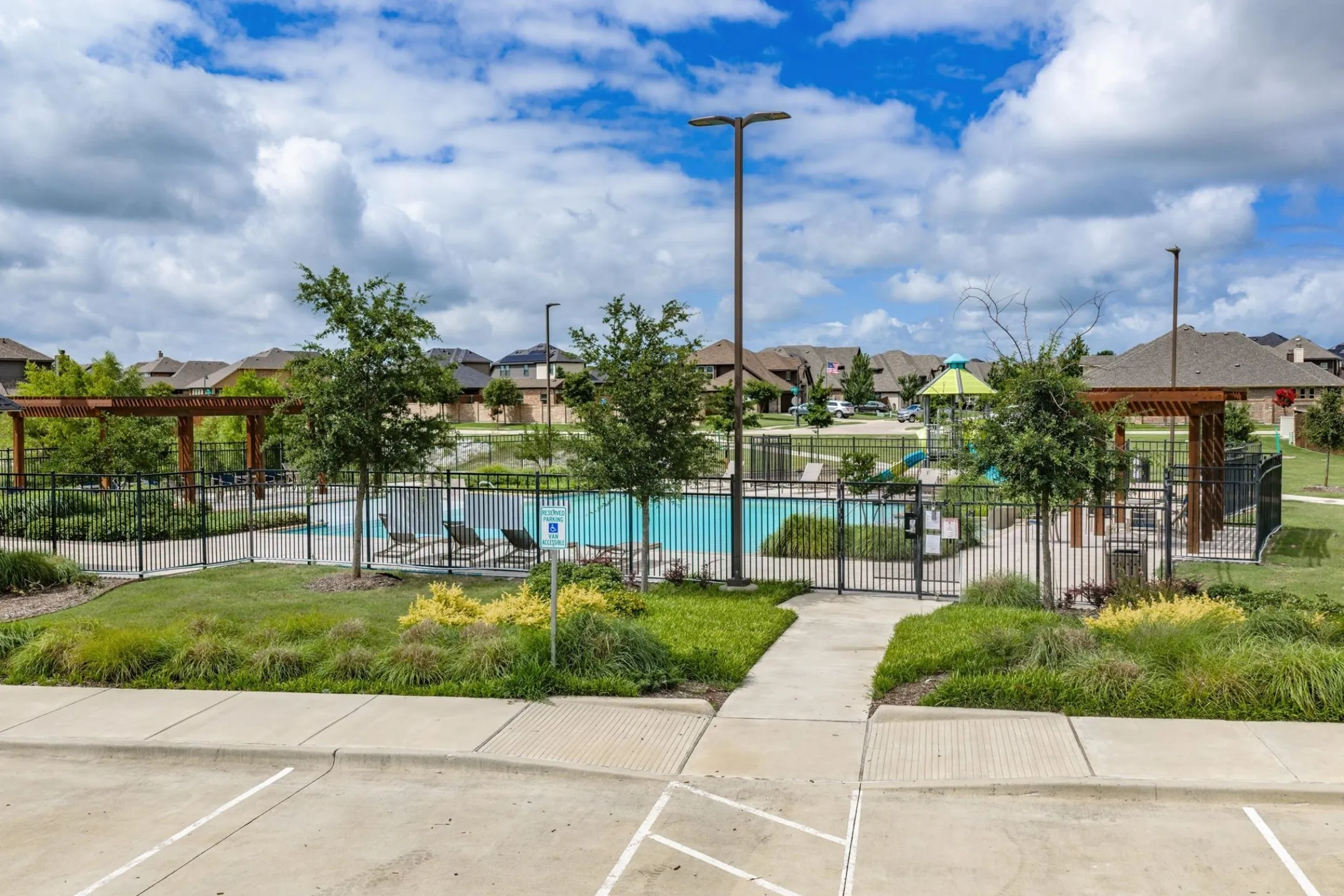 Single Family Residence For Sale in Ellis County , 305 Ember Circle, Waxahachie, Texas 75165, 4 Bedroom, 2 Bathroom, 2 Garage spaces, 2,117 Sqft, built in 2020, mls#21282511, Real Estate Agent in Waxahachie, Homes For Sale in Ellis county, Homes For Sale in Waxahachie, Realtor in Waxahachie Texas, Real Estate Brokerage Independent Realty Texas, Luminita Cordes Realtor