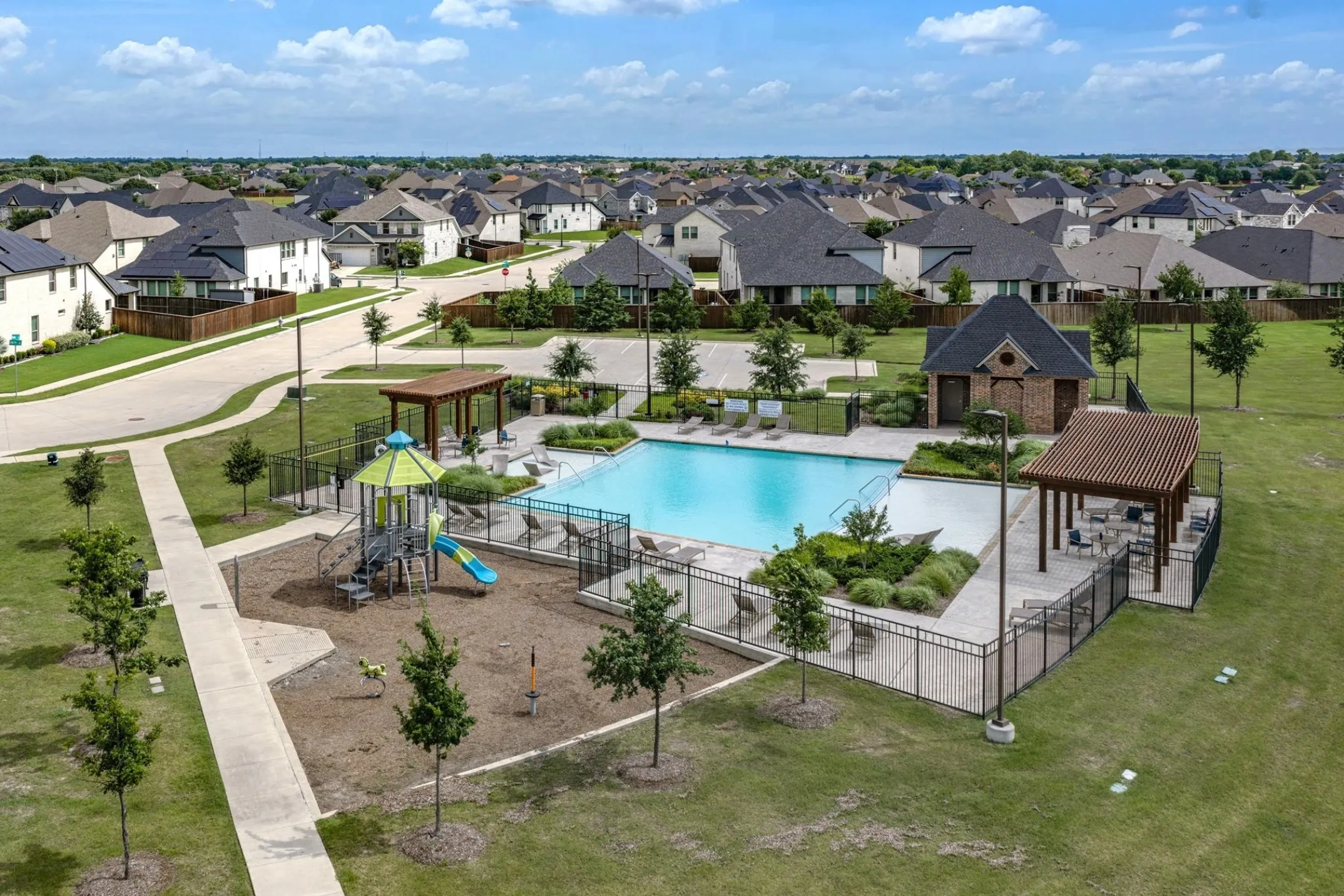 Single Family Residence For Sale in Ellis County , 305 Ember Circle, Waxahachie, Texas 75165, 4 Bedroom, 2 Bathroom, 2 Garage spaces, 2,117 Sqft, built in 2020, mls#21282511, Real Estate Agent in Waxahachie, Homes For Sale in Ellis county, Homes For Sale in Waxahachie, Realtor in Waxahachie Texas, Real Estate Brokerage Independent Realty Texas, Luminita Cordes Realtor