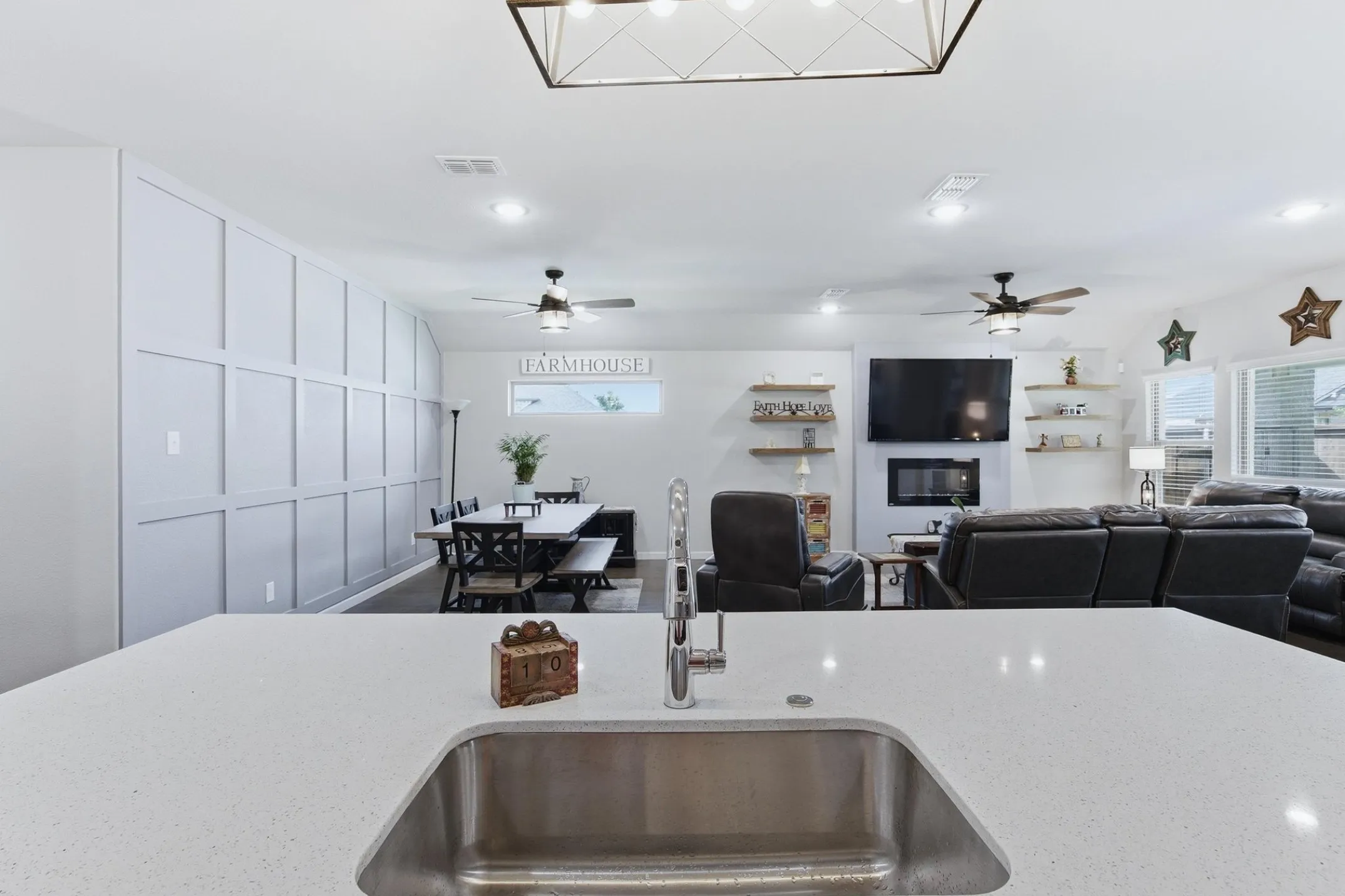 Single Family Residence For Sale in Ellis County , 305 Ember Circle, Waxahachie, Texas 75165, 4 Bedroom, 2 Bathroom, 2 Garage spaces, 2,117 Sqft, built in 2020, mls#21282511, Real Estate Agent in Waxahachie, Homes For Sale in Ellis county, Homes For Sale in Waxahachie, Realtor in Waxahachie Texas, Real Estate Brokerage Independent Realty Texas, Luminita Cordes Realtor