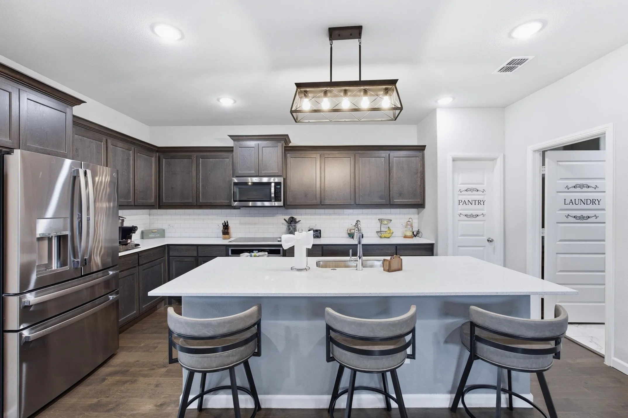 Single Family Residence For Sale in Ellis County , 305 Ember Circle, Waxahachie, Texas 75165, 4 Bedroom, 2 Bathroom, 2 Garage spaces, 2,117 Sqft, built in 2020, mls#21282511, Real Estate Agent in Waxahachie, Homes For Sale in Ellis county, Homes For Sale in Waxahachie, Realtor in Waxahachie Texas, Real Estate Brokerage Independent Realty Texas, Luminita Cordes Realtor
