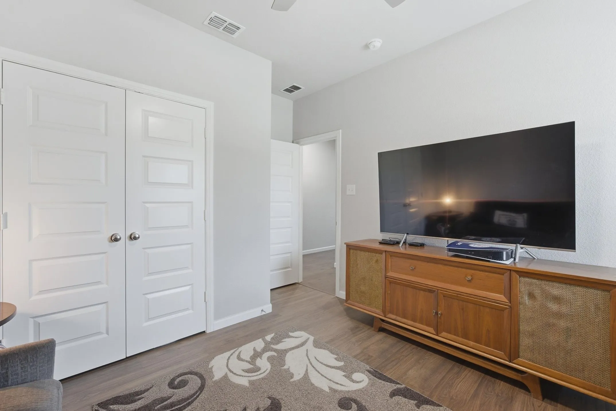 Single Family Residence For Sale in Ellis County , 305 Ember Circle, Waxahachie, Texas 75165, 4 Bedroom, 2 Bathroom, 2 Garage spaces, 2,117 Sqft, built in 2020, mls#21282511, Real Estate Agent in Waxahachie, Homes For Sale in Ellis county, Homes For Sale in Waxahachie, Realtor in Waxahachie Texas, Real Estate Brokerage Independent Realty Texas, Luminita Cordes Realtor