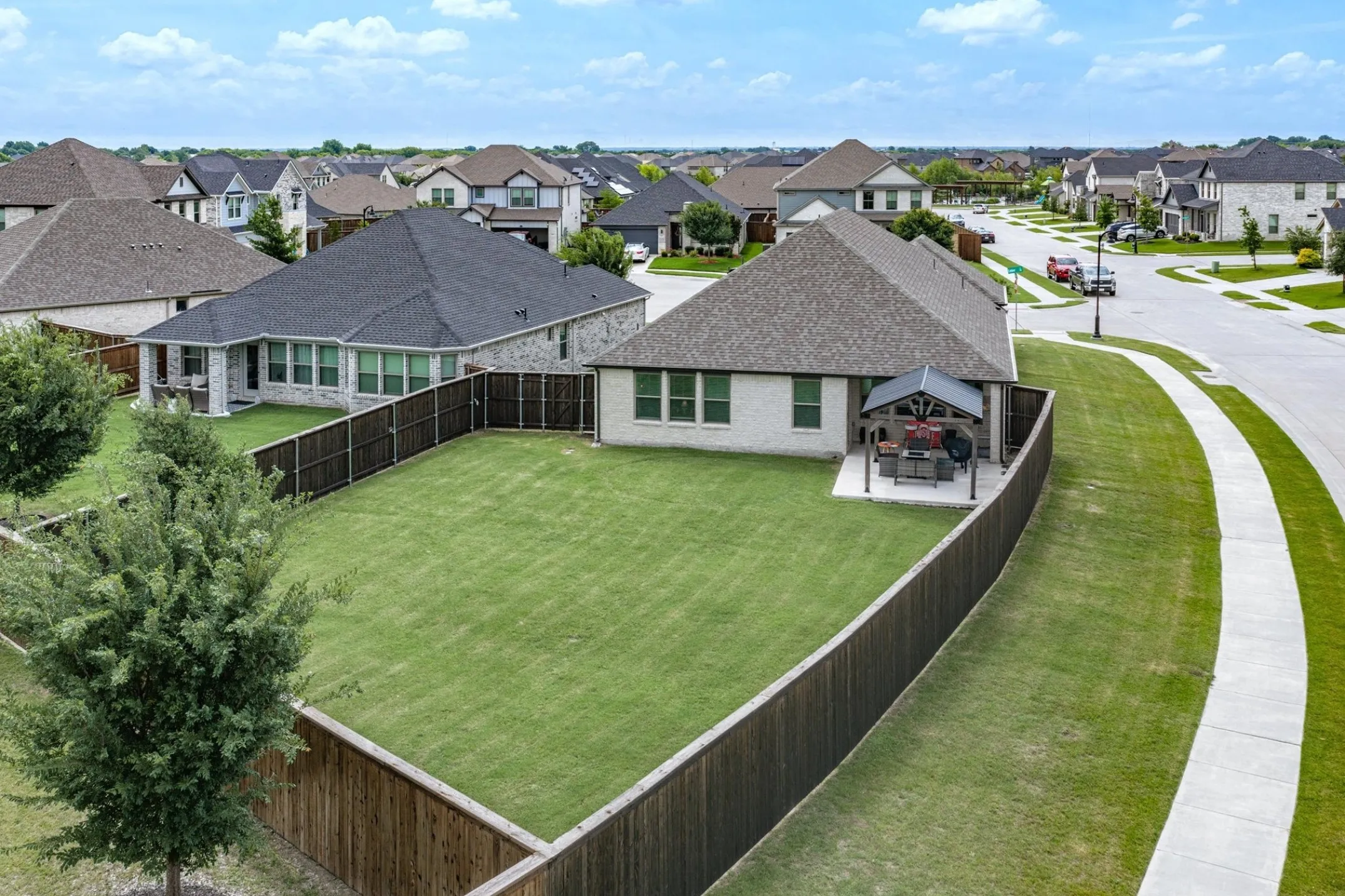 Single Family Residence For Sale in Ellis County , 305 Ember Circle, Waxahachie, Texas 75165, 4 Bedroom, 2 Bathroom, 2 Garage spaces, 2,117 Sqft, built in 2020, mls#21282511, Real Estate Agent in Waxahachie, Homes For Sale in Ellis county, Homes For Sale in Waxahachie, Realtor in Waxahachie Texas, Real Estate Brokerage Independent Realty Texas, Luminita Cordes Realtor