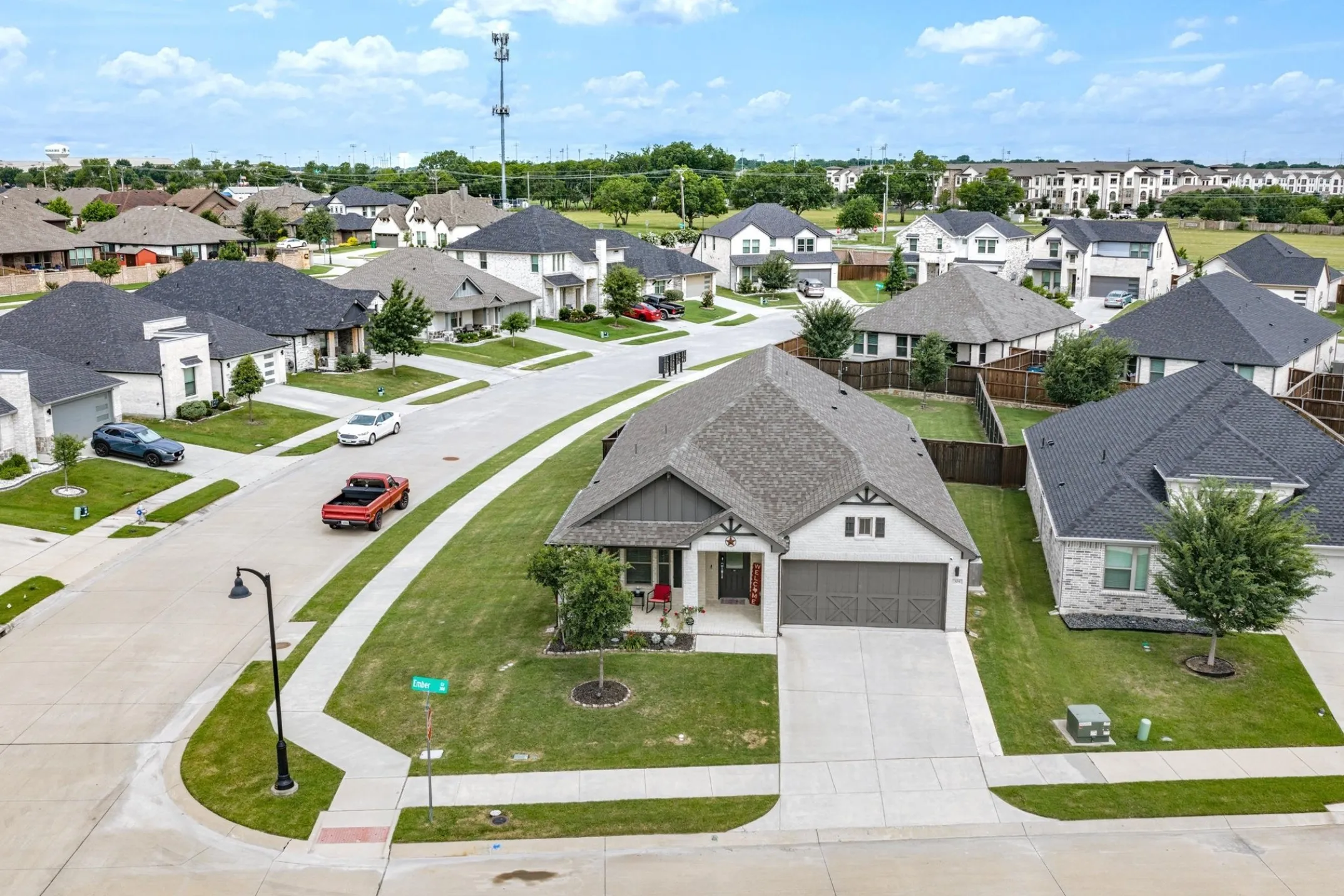 Single Family Residence For Sale in Ellis County , 305 Ember Circle, Waxahachie, Texas 75165, 4 Bedroom, 2 Bathroom, 2 Garage spaces, 2,117 Sqft, built in 2020, mls#21282511, Real Estate Agent in Waxahachie, Homes For Sale in Ellis county, Homes For Sale in Waxahachie, Realtor in Waxahachie Texas, Real Estate Brokerage Independent Realty Texas, Luminita Cordes Realtor