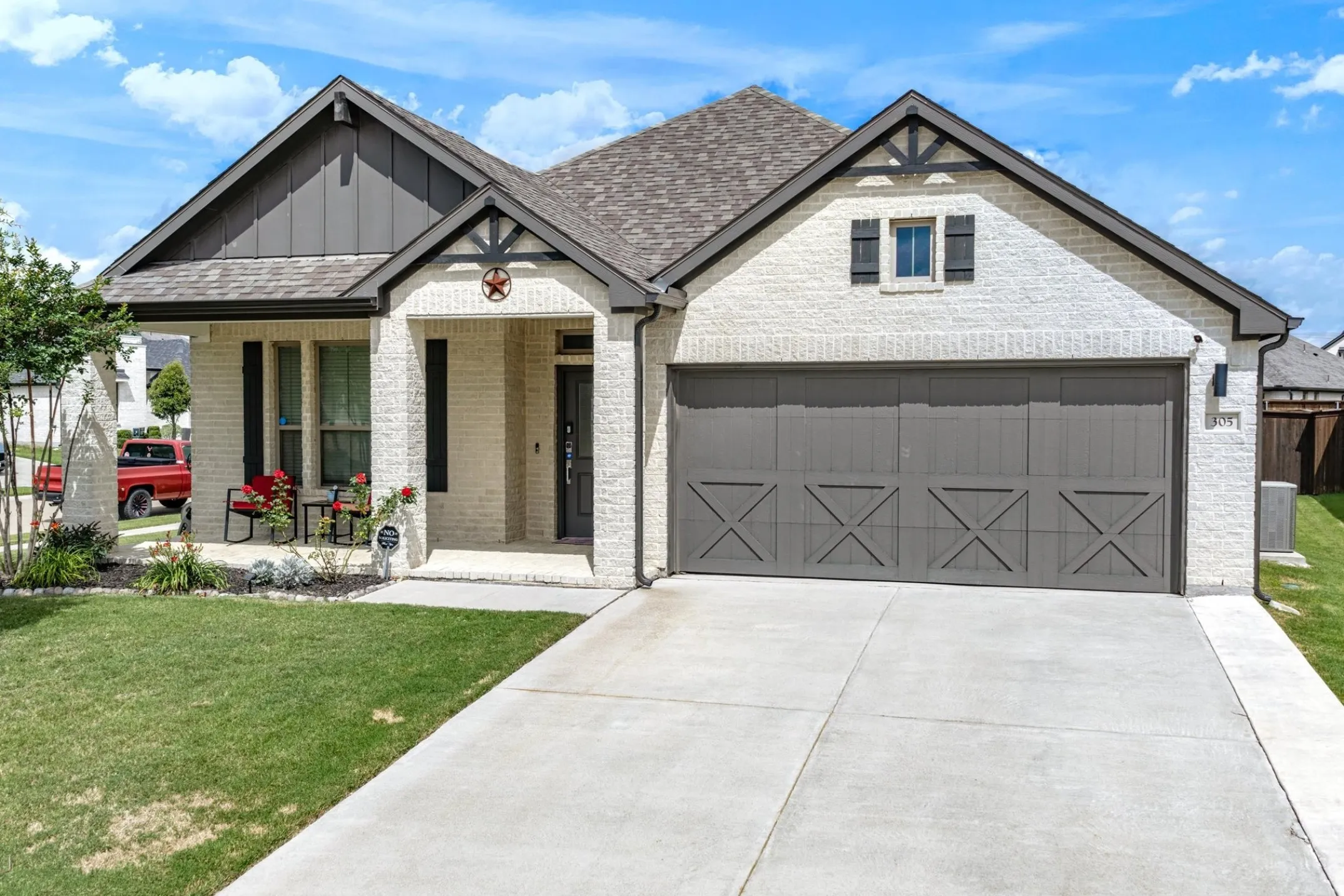 Single Family Residence For Sale in Ellis County , 305 Ember Circle, Waxahachie, Texas 75165, 4 Bedroom, 2 Bathroom, 2 Garage spaces, 2,117 Sqft, built in 2020, mls#21282511, Real Estate Agent in Waxahachie, Homes For Sale in Ellis county, Homes For Sale in Waxahachie, Realtor in Waxahachie Texas, Real Estate Brokerage Independent Realty Texas, Luminita Cordes Realtor