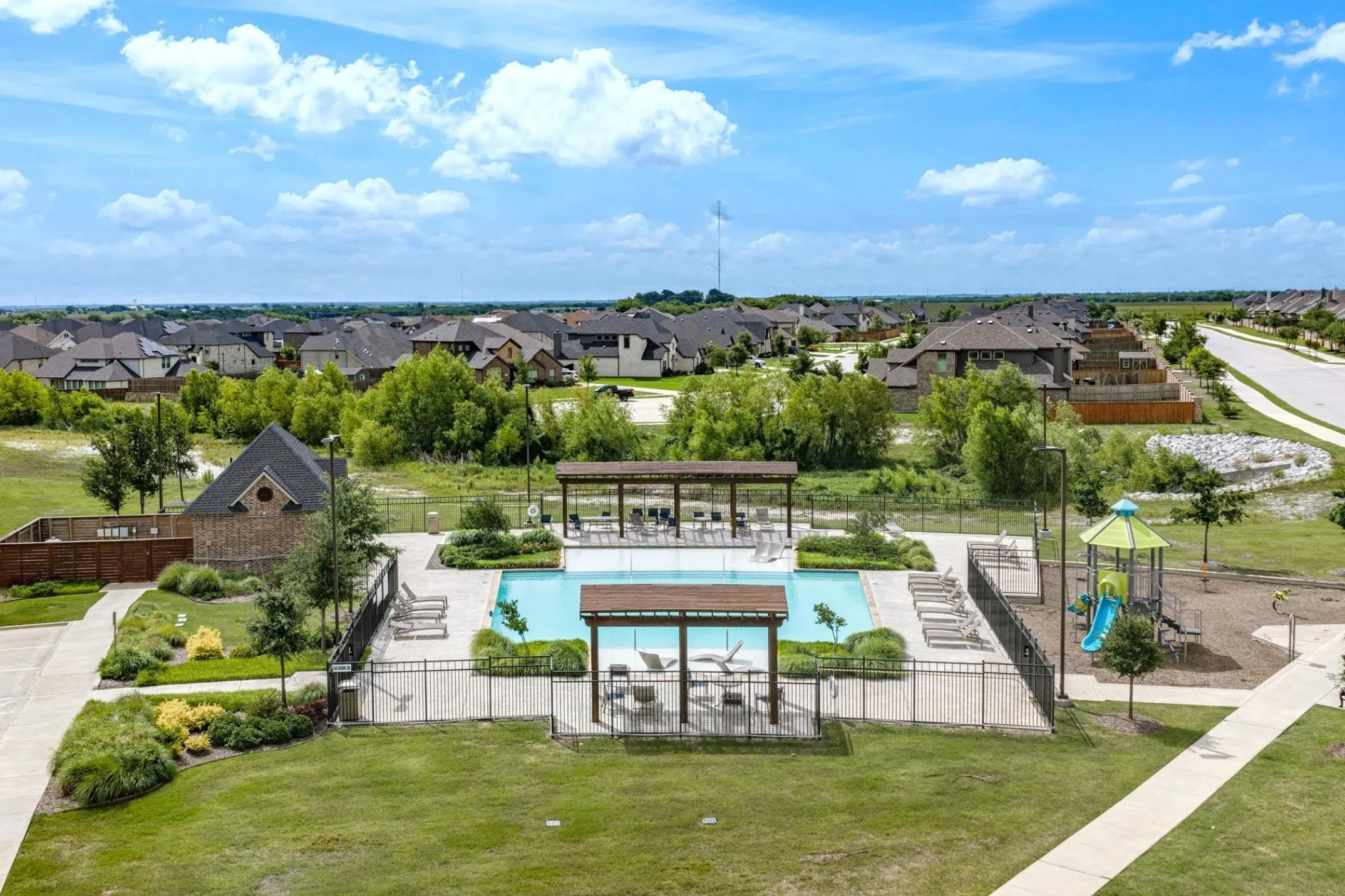 Single Family Residence For Sale in Ellis County , 305 Ember Circle, Waxahachie, Texas 75165, 4 Bedroom, 2 Bathroom, 2 Garage spaces, 2,117 Sqft, built in 2020, mls#21282511, Real Estate Agent in Waxahachie, Homes For Sale in Ellis county, Homes For Sale in Waxahachie, Realtor in Waxahachie Texas, Real Estate Brokerage Independent Realty Texas, Luminita Cordes Realtor