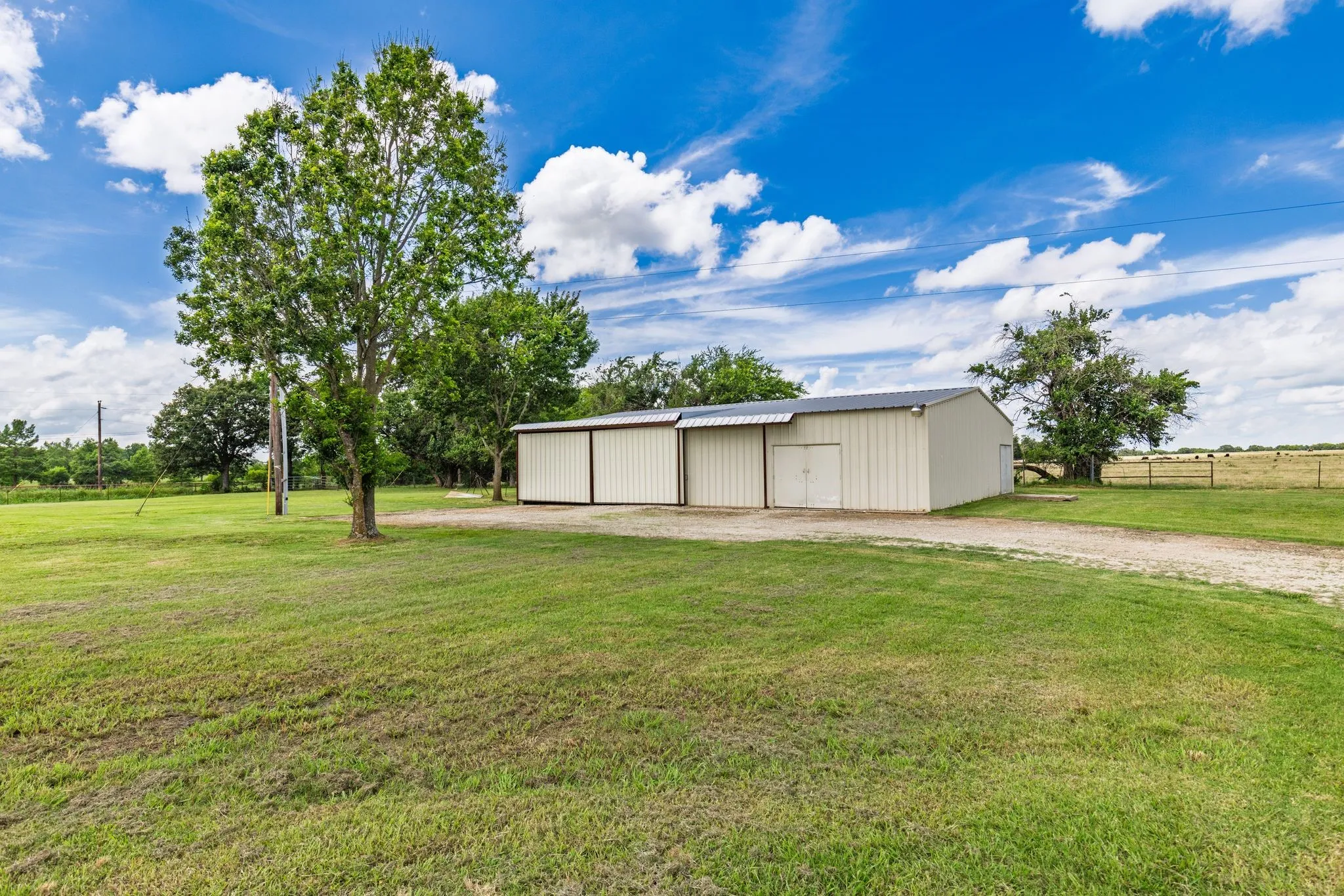 Farm For Sale in Hopkins County , 609 County Road 2421, Como, Texas 75431, 2 Bedroom, 2 Bathroom, Garage spaces, 1,681 Sqft, built in 2014, mls#21304609, Real Estate Agent in Como, Homes For Sale in Hopkins county, Homes For Sale in Como, Realtor in Como Texas, Real Estate Brokerage Independent Realty Texas, Luminita Cordes Realtor