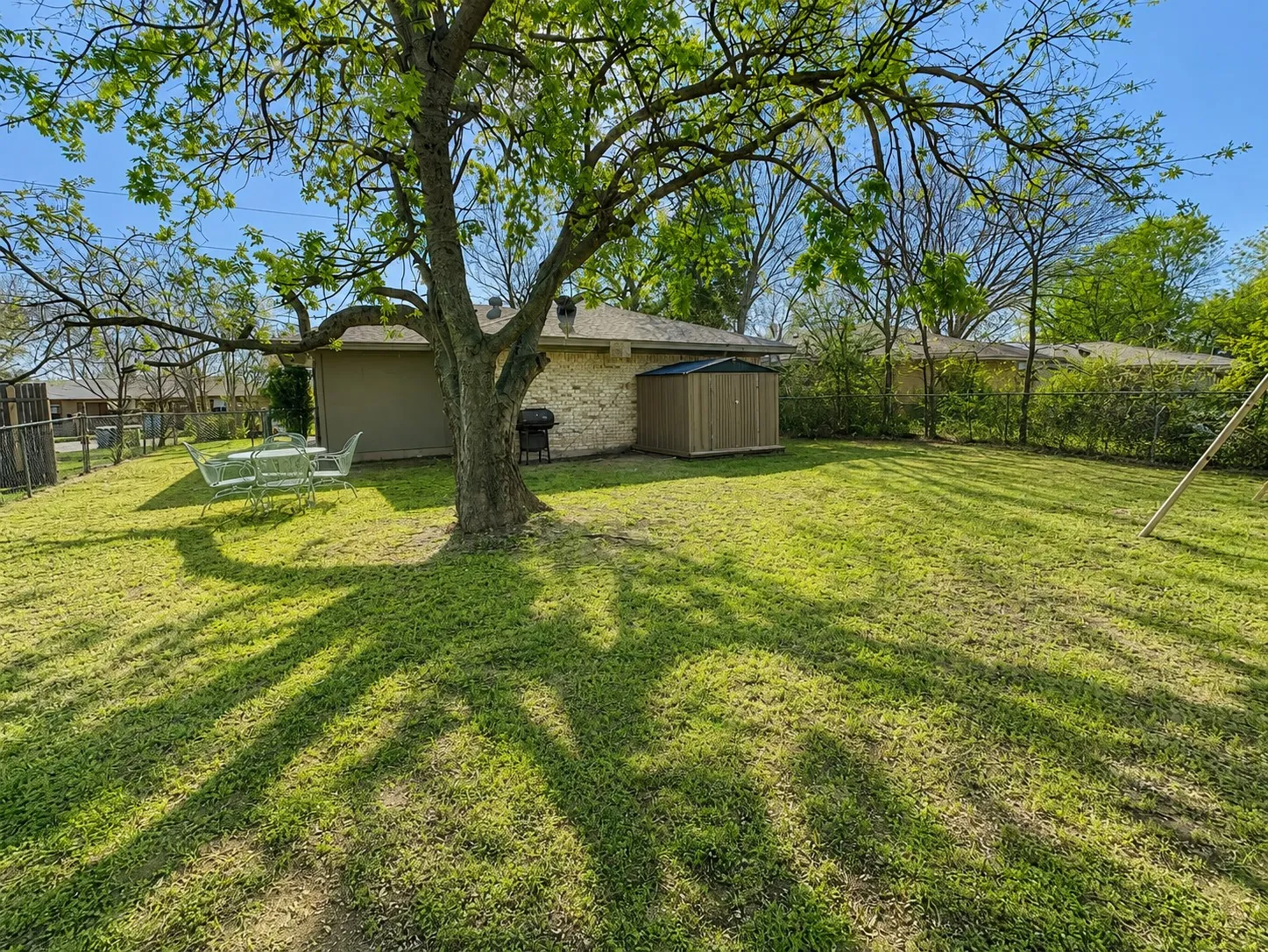 Single Family Residence For Sale in Denton County , 915 N 7th Street, Sanger, Texas 76266, 3 Bedrooms, 1 Bathroom, Garage spaces, 1,125 Sqft, built in 1975, Price $217,000, mls#21304998, Real Estate Agent in Sanger, Homes For Sale in Denton county, Homes For Sale in Sanger, Realtor in Sanger Texas, Real Estate Brokerage Independent Realty Texas, Luminita Cordes Realtor