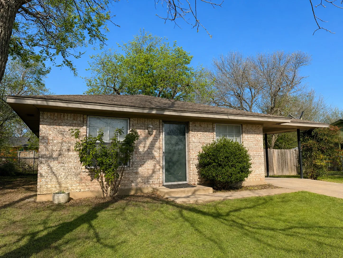 Single Family Residence For Sale in Denton County , 915 N 7th Street, Sanger, Texas 76266, 3 Bedrooms, 1 Bathroom, Garage spaces, 1,125 Sqft, built in 1975, Price $217,000, mls#21304998, Real Estate Agent in Sanger, Homes For Sale in Denton county, Homes For Sale in Sanger, Realtor in Sanger Texas, Real Estate Brokerage Independent Realty Texas, Luminita Cordes Realtor