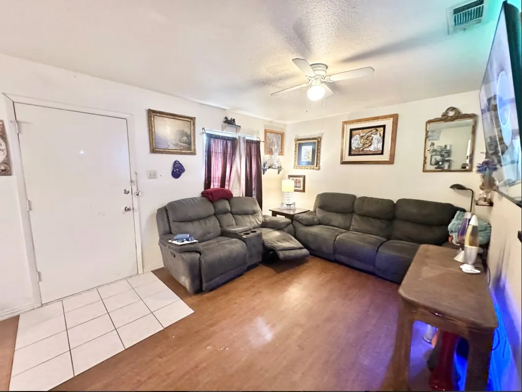 Single Family Residence For Sale in Denton County , 915 N 7th Street, Sanger, Texas 76266, 3 Bedrooms, 1 Bathroom, Garage spaces, 1,125 Sqft, built in 1975, Price $217,000, mls#21304998, Real Estate Agent in Sanger, Homes For Sale in Denton county, Homes For Sale in Sanger, Realtor in Sanger Texas, Real Estate Brokerage Independent Realty Texas, Luminita Cordes Realtor