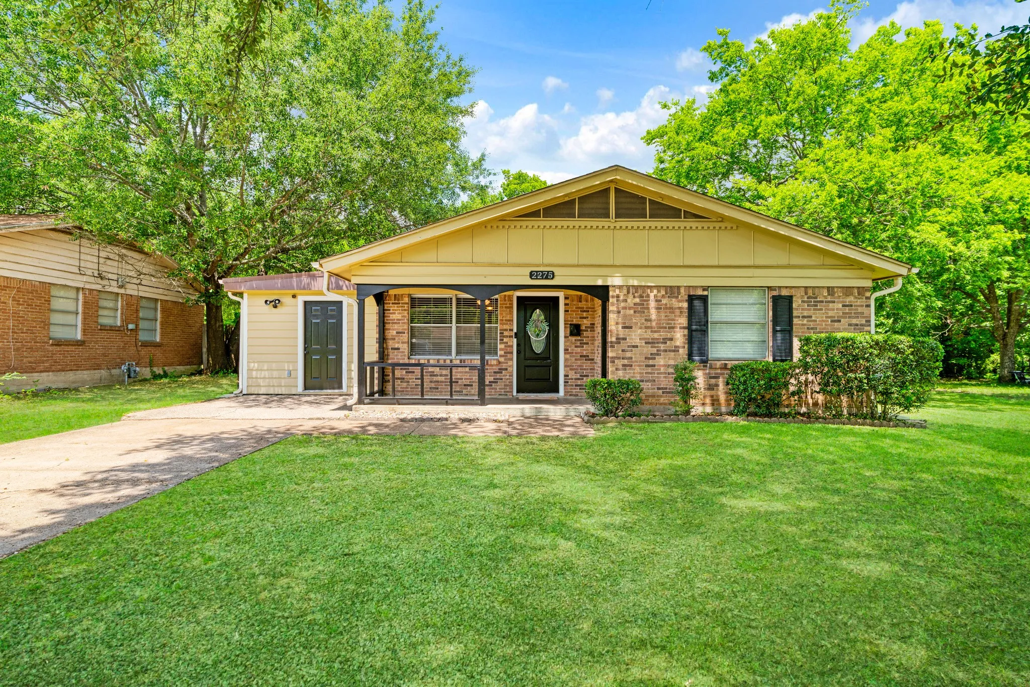 Single Family Residence For Sale in Lamar County , 2275 Bella Vista Drive, Paris, Texas 75460, 3 Bedroom, 1 Bathroom, Garage spaces, 1,389 Sqft, built in 0, mls#21305000, Real Estate Agent in Paris, Homes For Sale in Lamar county, Homes For Sale in Paris, Realtor in Paris Texas, Real Estate Brokerage Independent Realty Texas, Luminita Cordes Realtor