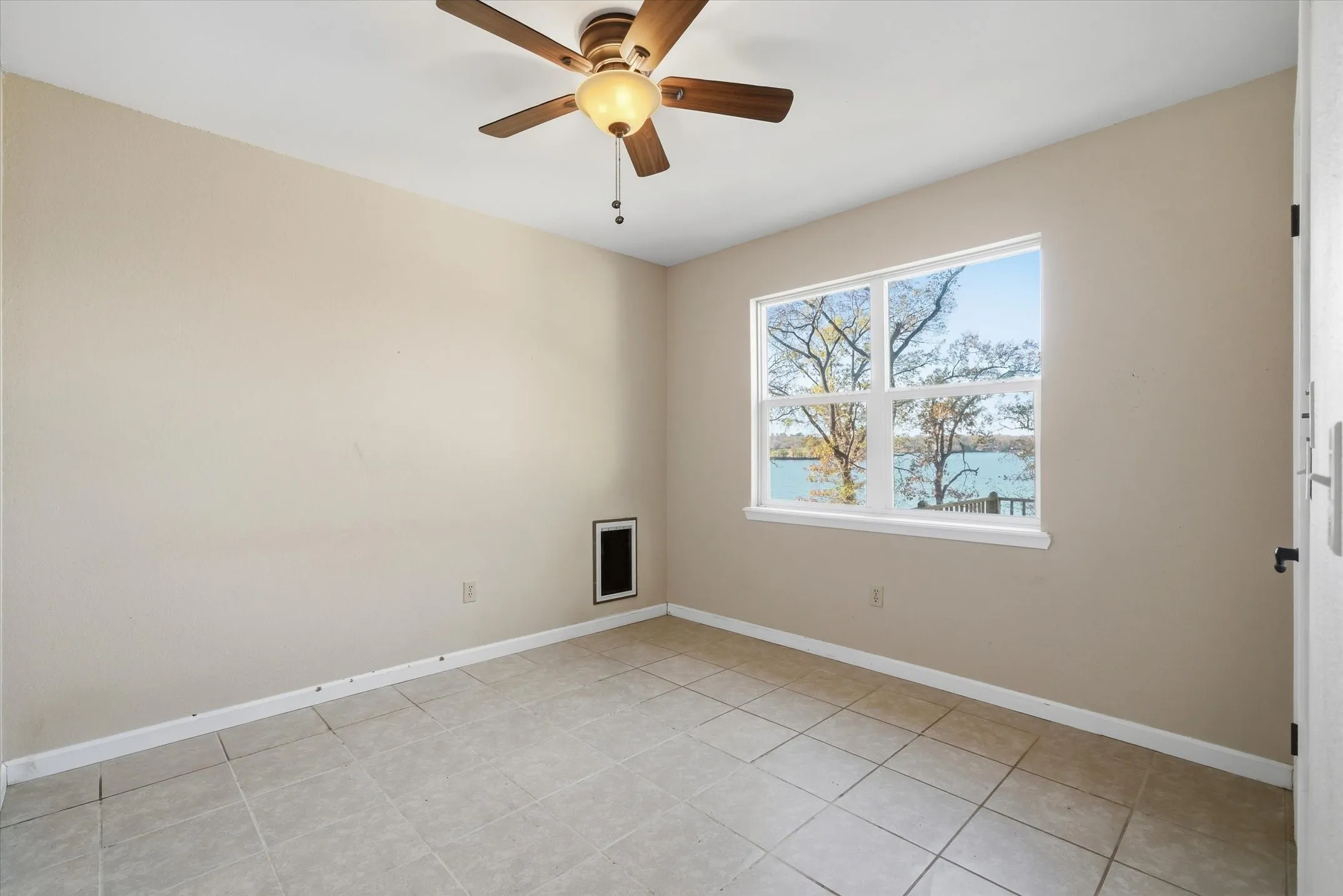 Single Family Residence For Sale in Wood County , 380 S County Road 4837, Winnsboro, Texas 75494, 2 Bedroom, 1 Bathroom, Garage spaces, 1,008 Sqft, built in 1985, mls#21305021, Real Estate Agent in Winnsboro, Homes For Sale in Wood county, Homes For Sale in Winnsboro, Realtor in Winnsboro Texas, Real Estate Brokerage Independent Realty Texas, Luminita Cordes Realtor