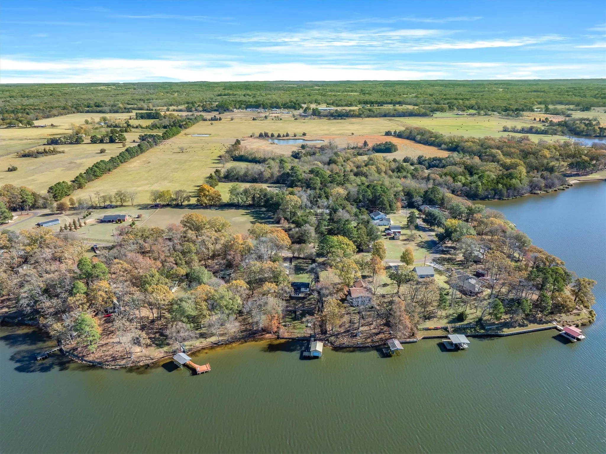 Single Family Residence For Sale in Wood County , 380 S County Road 4837, Winnsboro, Texas 75494, 2 Bedroom, 1 Bathroom, Garage spaces, 1,008 Sqft, built in 1985, mls#21305021, Real Estate Agent in Winnsboro, Homes For Sale in Wood county, Homes For Sale in Winnsboro, Realtor in Winnsboro Texas, Real Estate Brokerage Independent Realty Texas, Luminita Cordes Realtor