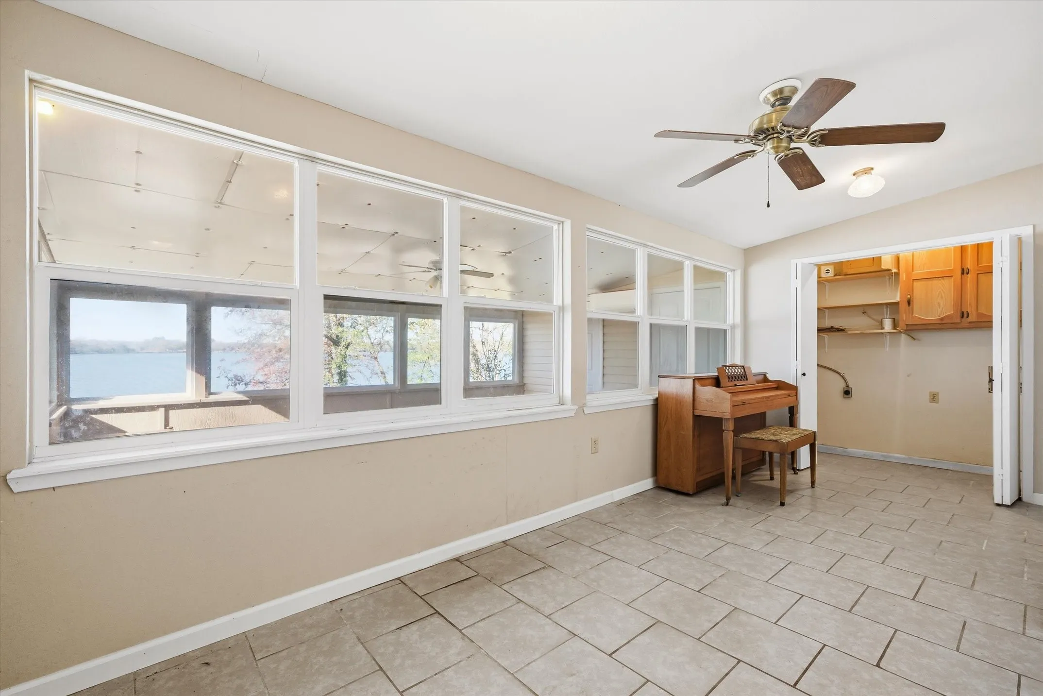 Single Family Residence For Sale in Wood County , 380 S County Road 4837, Winnsboro, Texas 75494, 2 Bedroom, 1 Bathroom, Garage spaces, 1,008 Sqft, built in 1985, mls#21305021, Real Estate Agent in Winnsboro, Homes For Sale in Wood county, Homes For Sale in Winnsboro, Realtor in Winnsboro Texas, Real Estate Brokerage Independent Realty Texas, Luminita Cordes Realtor