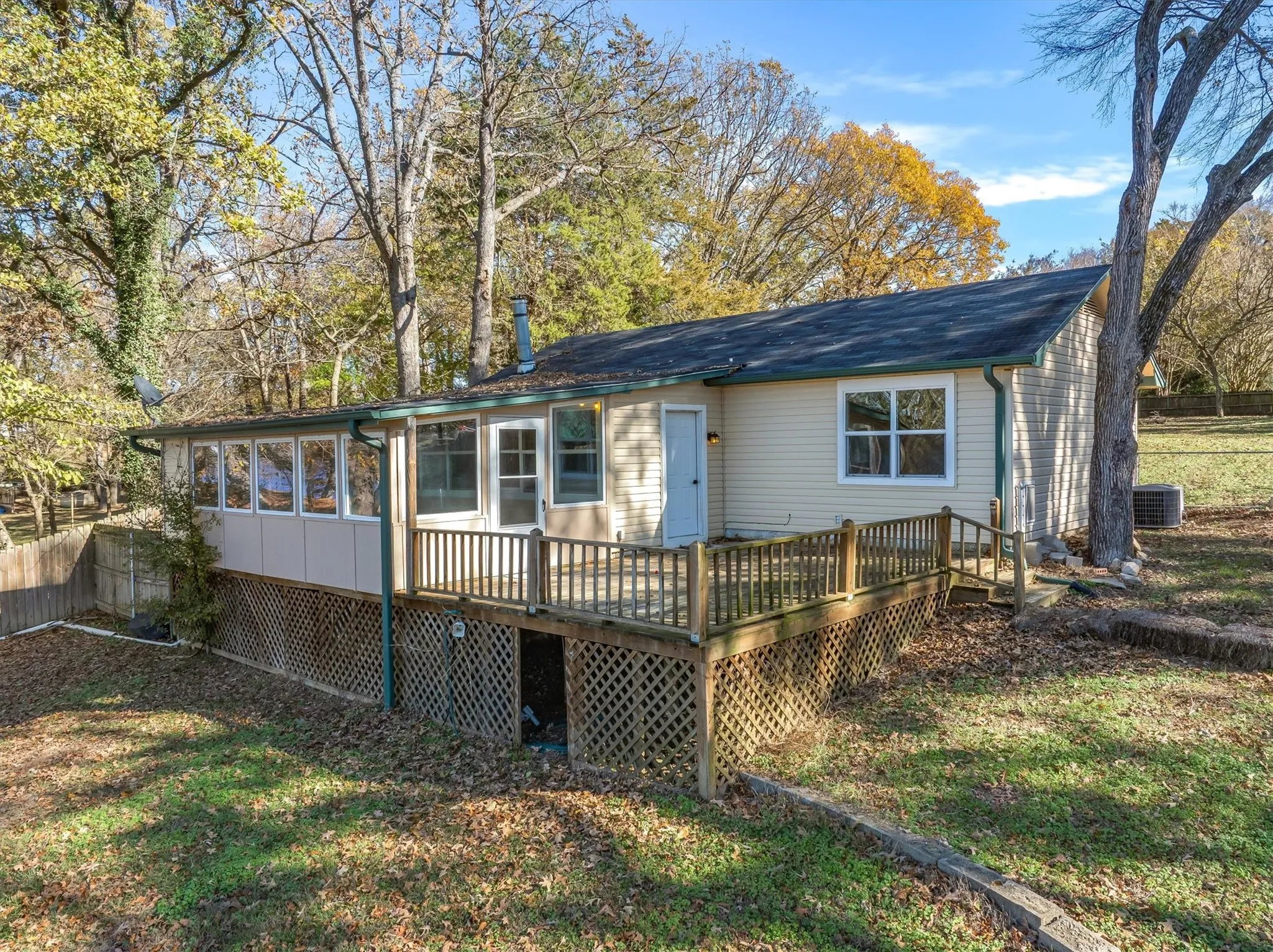 Single Family Residence For Sale in Wood County , 380 S County Road 4837, Winnsboro, Texas 75494, 2 Bedroom, 1 Bathroom, Garage spaces, 1,008 Sqft, built in 1985, mls#21305021, Real Estate Agent in Winnsboro, Homes For Sale in Wood county, Homes For Sale in Winnsboro, Realtor in Winnsboro Texas, Real Estate Brokerage Independent Realty Texas, Luminita Cordes Realtor